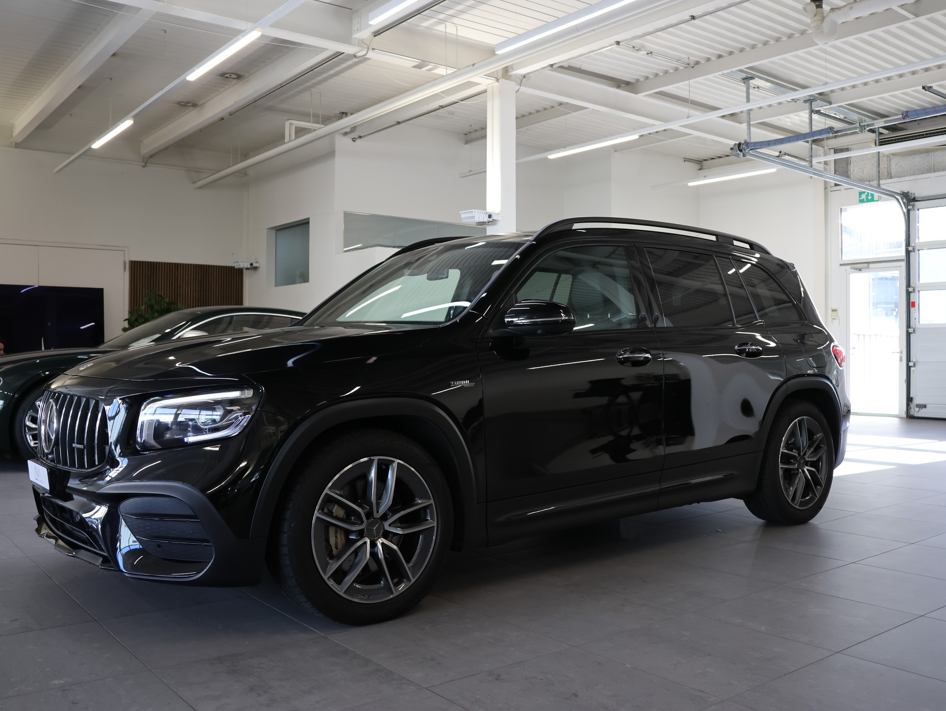 MERCEDES-BENZ GLB 35 AMG 4Matic 8G-Tronic *1-HAND*-showroom-element-3