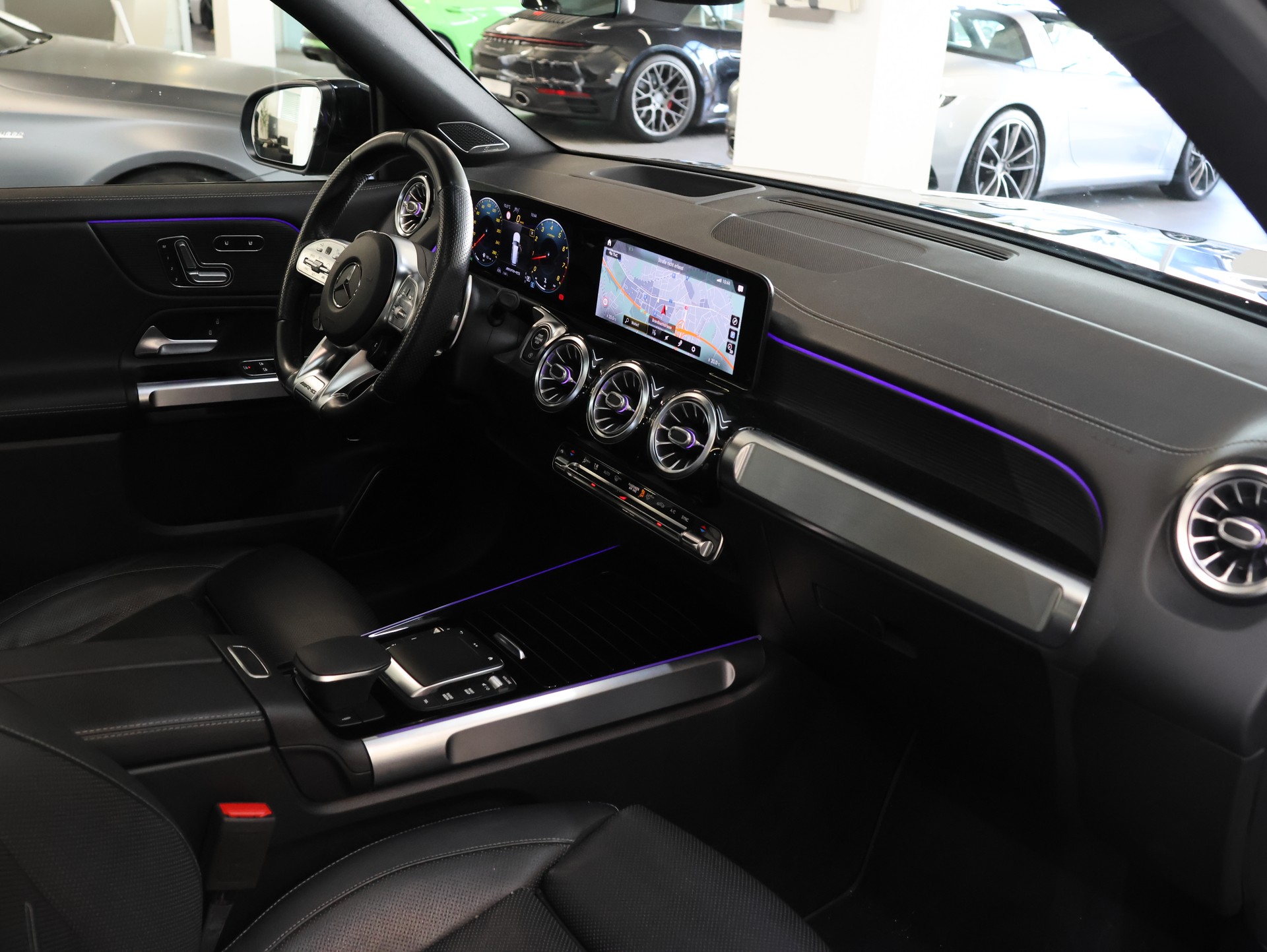 MERCEDES-BENZ GLB 35 AMG 4Matic 8G-Tronic *1-HAND*-image-24