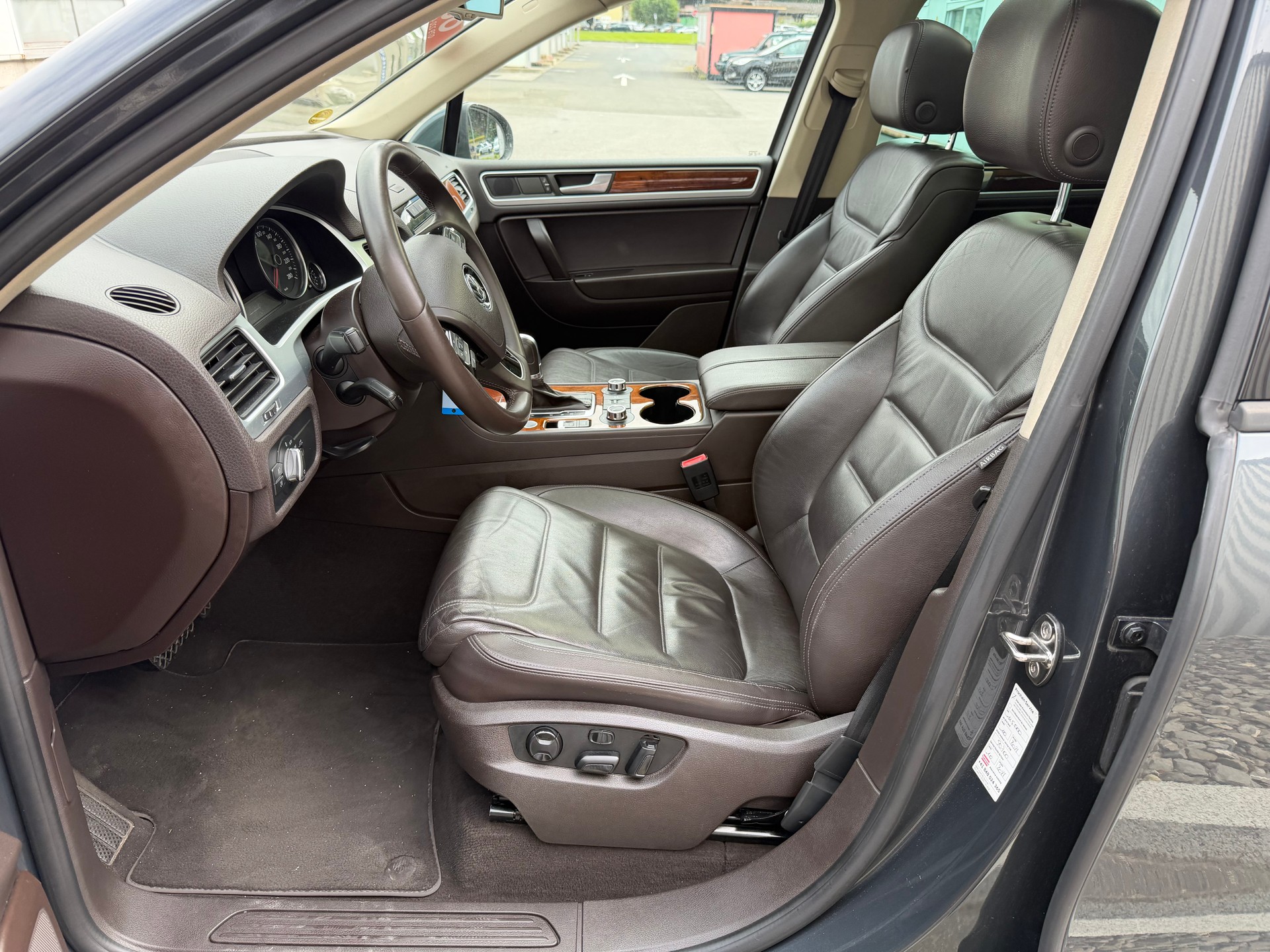 VW Touareg 3.0 TDI BlueMotion Technology Tiptronic CROCHET ATTELAGE 3500 KG-image-28