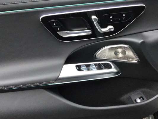 MERCEDES-BENZ E 220 d T 9G-Tronic-image-10