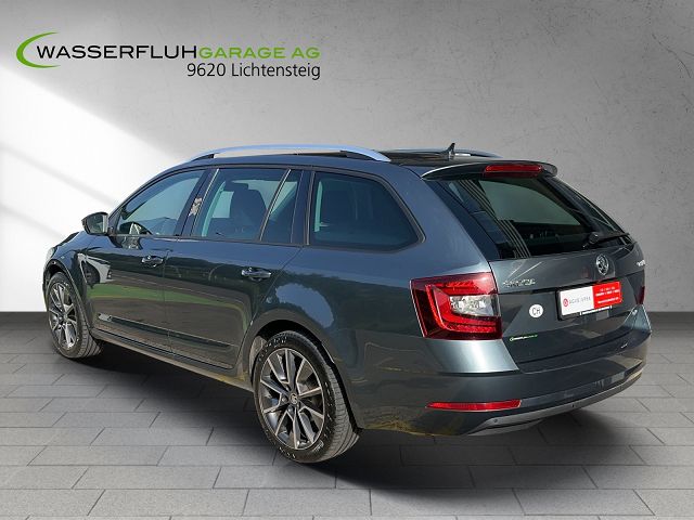 SKODA Octavia Combi 2.0 TDI Clever 4x4 DSG-image-4