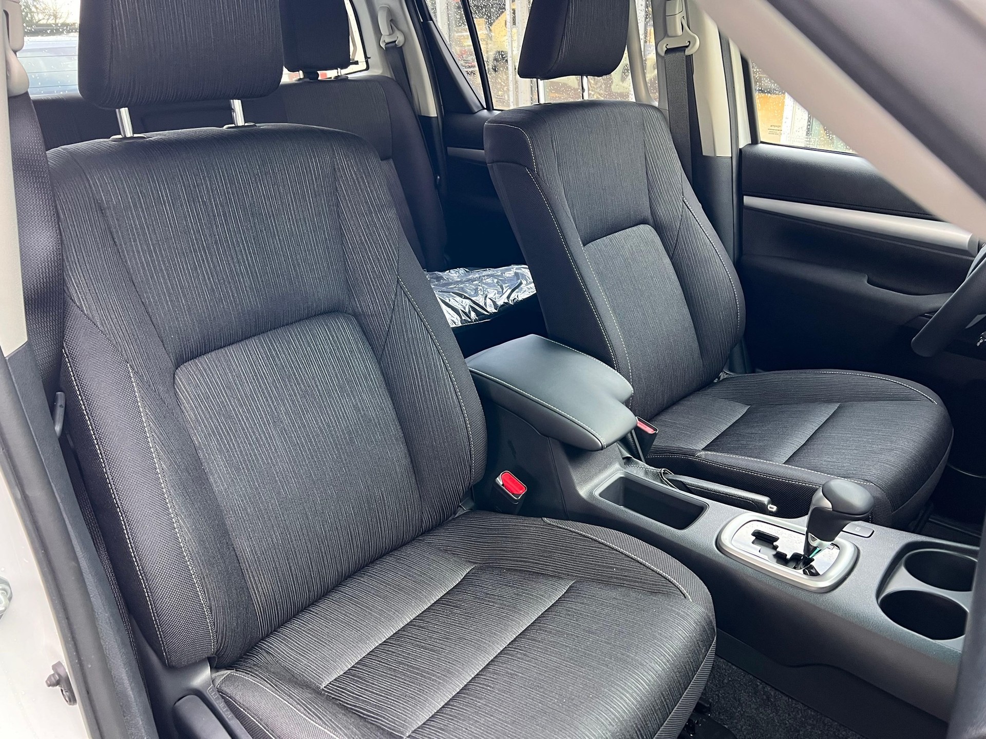 TOYOTA HI-LUX Hilux Double Cab.-Pick-up 2.4 D-4D 150 Style-image-13