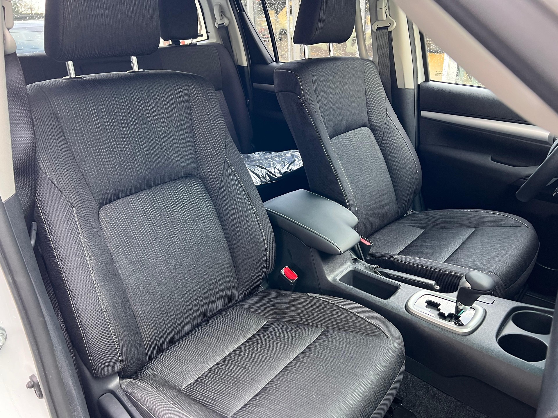 TOYOTA Hilux Double Cab.-Pick-up 2.4 D-4D 150 Style-image-13