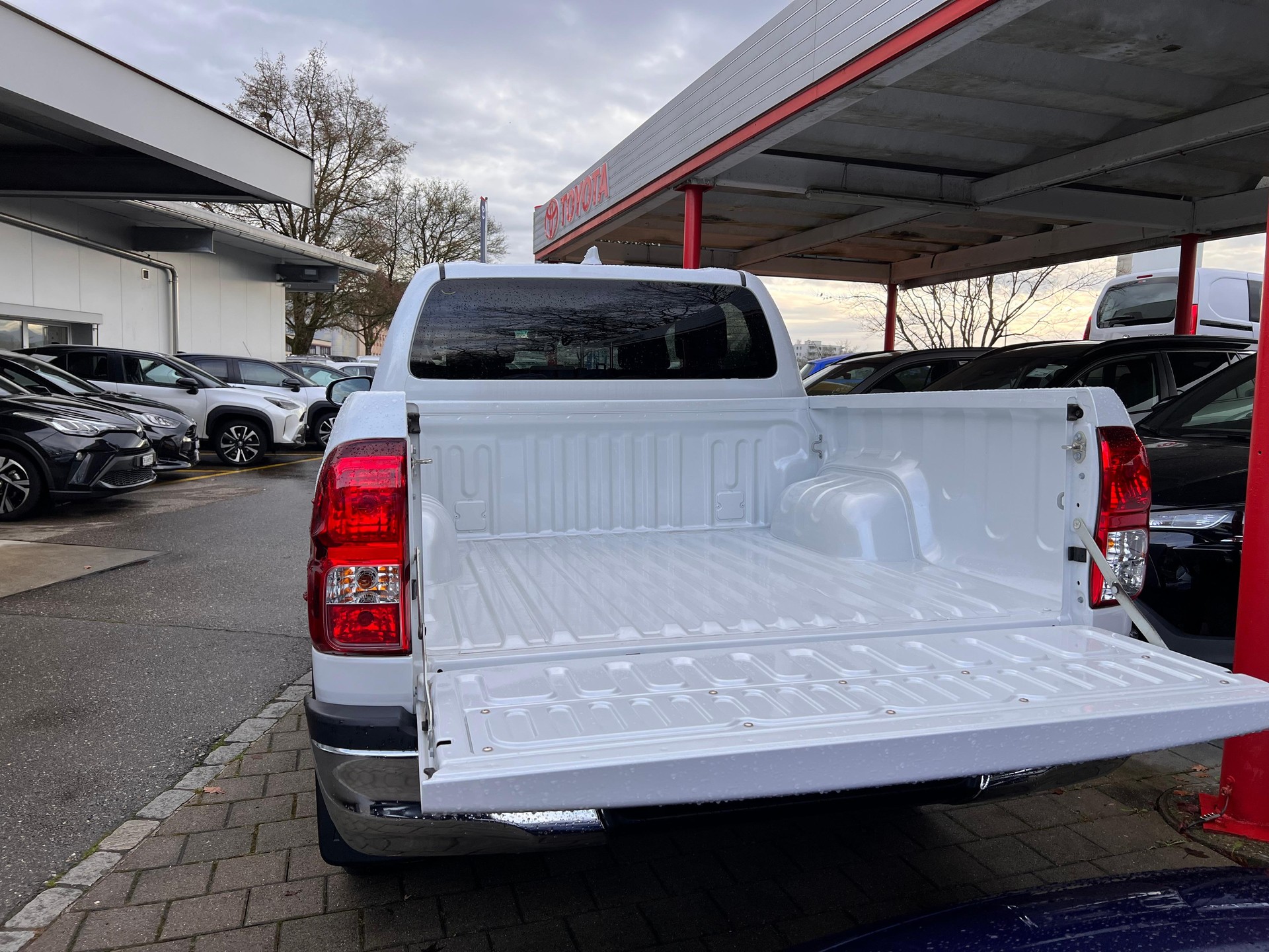 TOYOTA Hilux Double Cab.-Pick-up 2.4 D-4D 150 Style-image-6