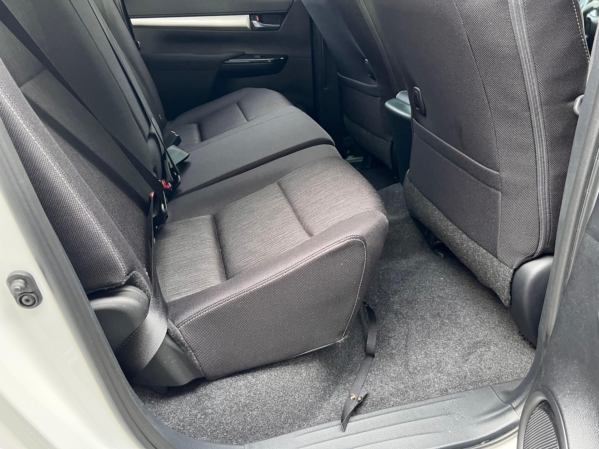 TOYOTA Hilux Double Cab.-Pick-up 2.4 D-4D 150 Style-image-11