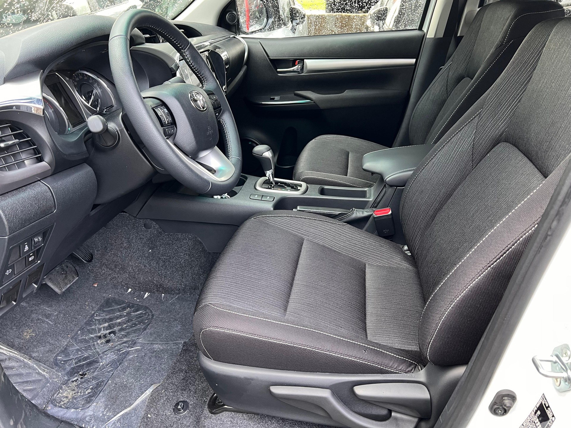 TOYOTA Hilux Double Cab.-Pick-up 2.4 D-4D 150 Style-image-8