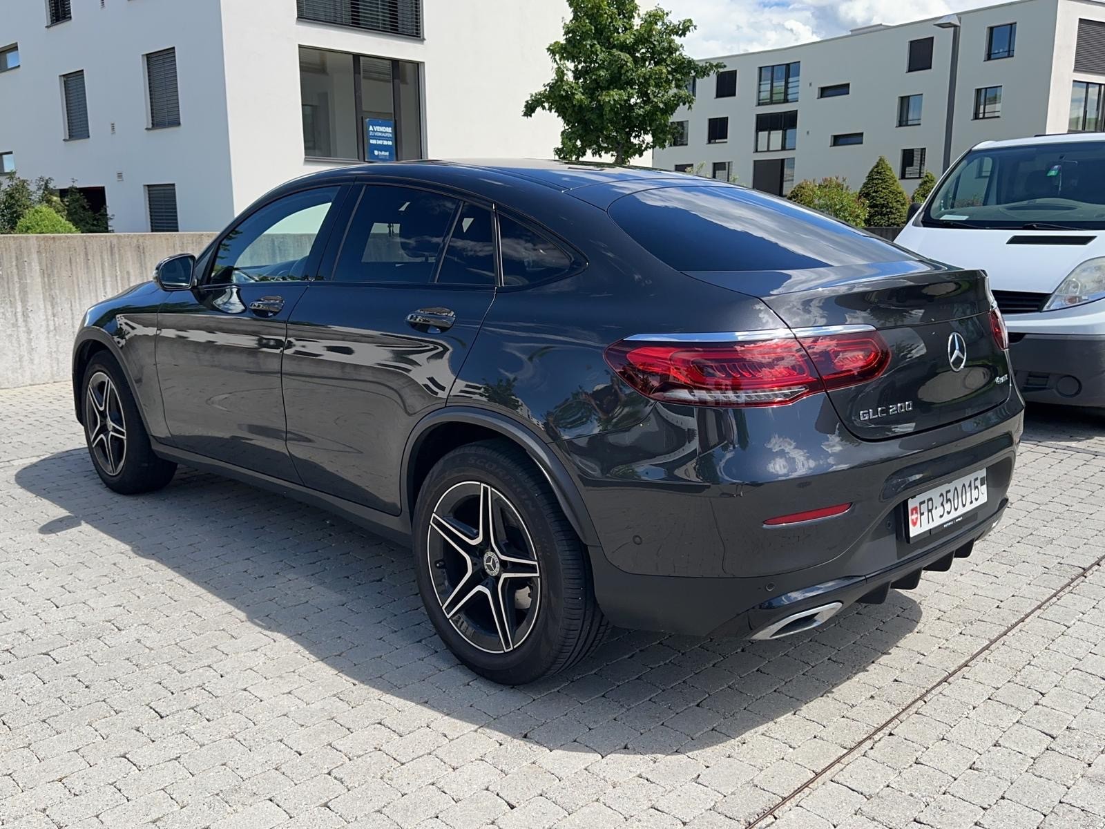 MERCEDES-BENZ GLC Coupé 200 AMG Line 4Matic 9G-Tronic-image-3