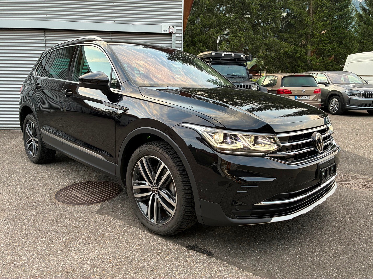 VW Tiguan 2.0 TDI SCR Elegance 4Motion DSG-image-3