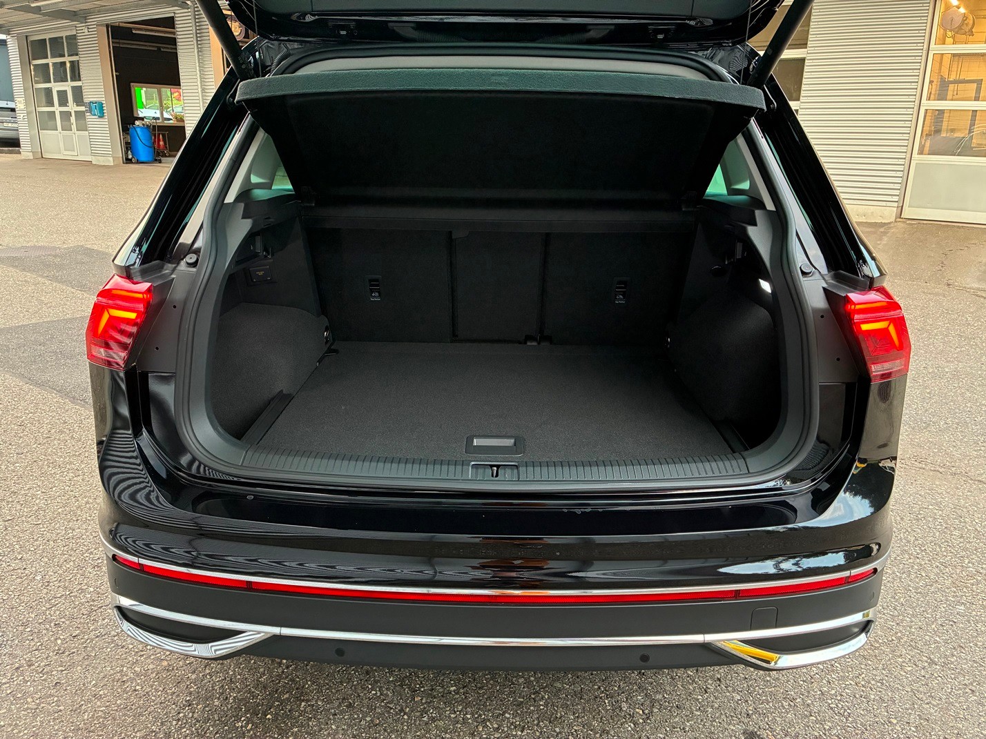 VW Tiguan 2.0 TDI SCR Elegance 4Motion DSG-image-7