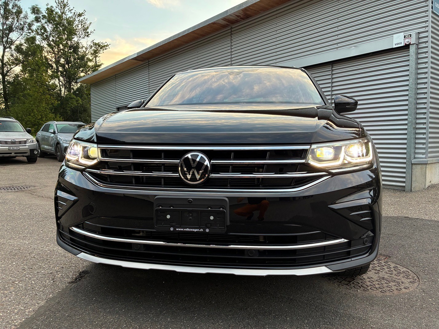 VW Tiguan 2.0 TDI SCR Elegance 4Motion DSG-image-2