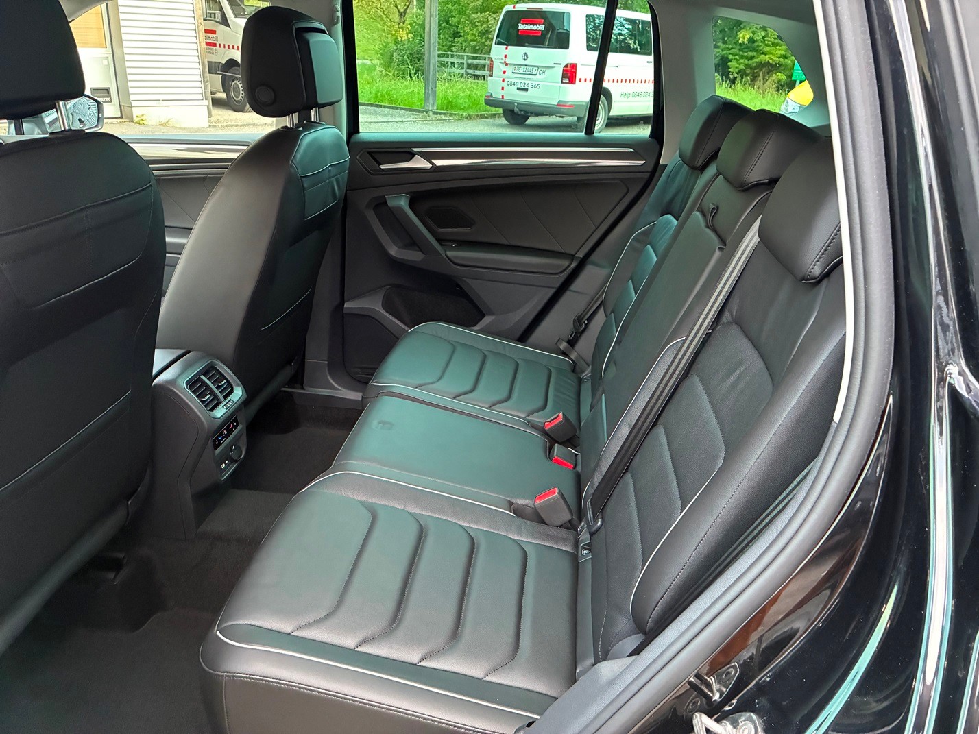 VW Tiguan 2.0 TDI SCR Elegance 4Motion DSG-image-9