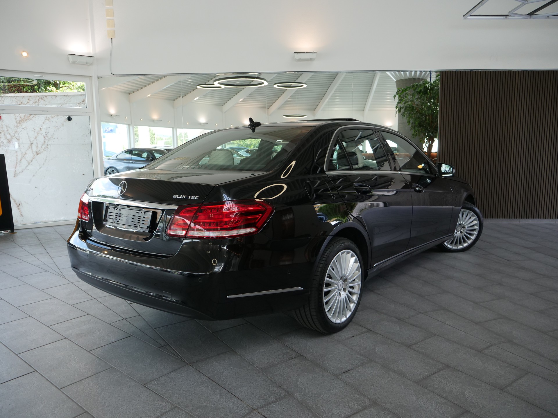 MERCEDES-BENZ E 350 BlueTEC Elégance 4Matic 7G-Tronic-showroom-element-3
