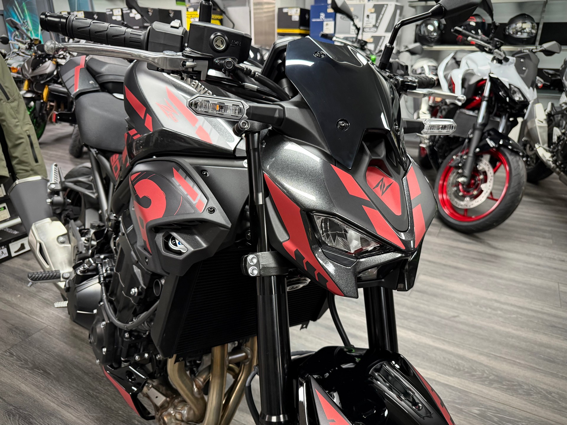 KAWASAKI Z 900 (35kW) Special Red Edition-image-5