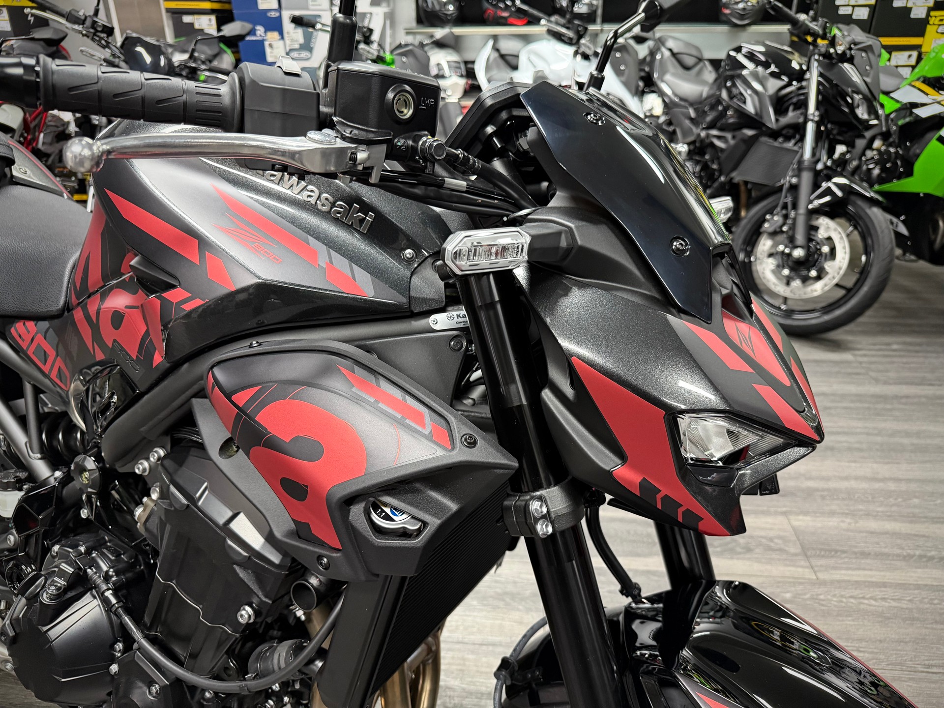 KAWASAKI Z 900 (35kW) Special Red Edition-image-4