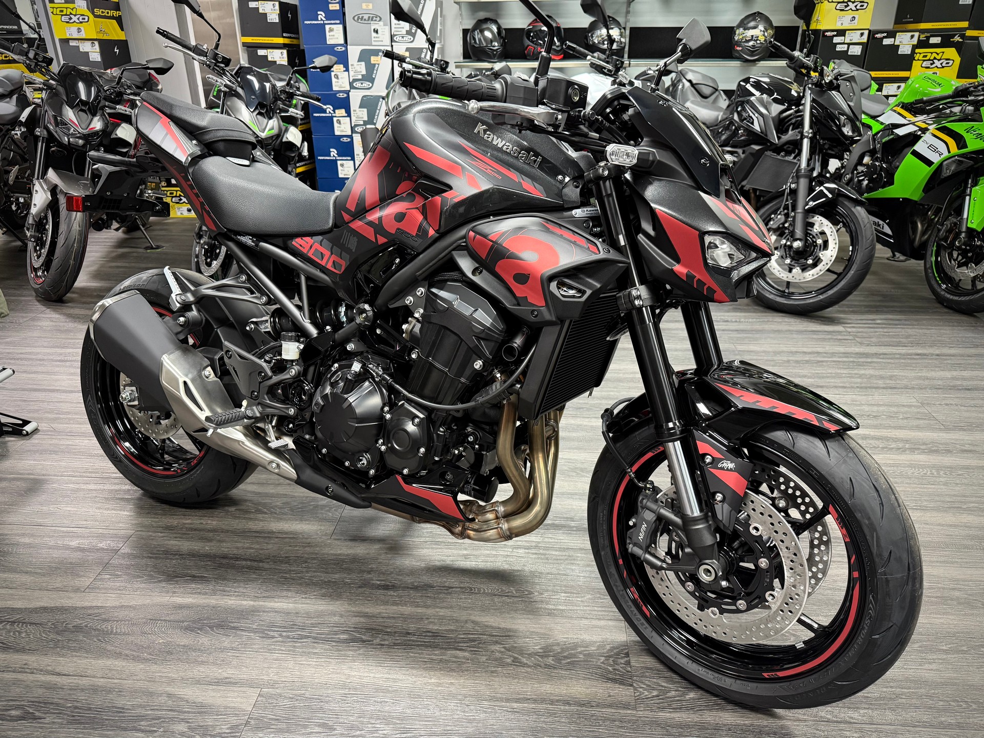 KAWASAKI Z 900 (35kW) Special Red Edition-image-3