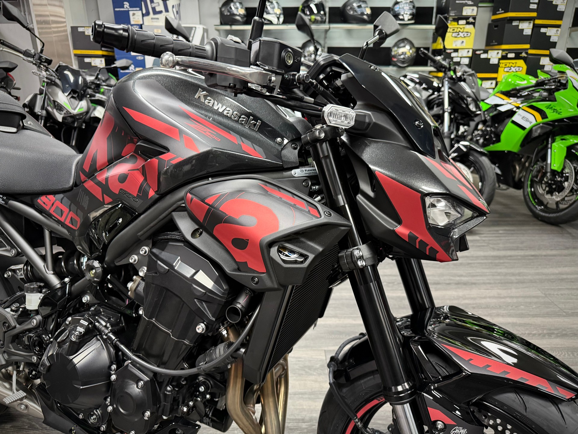 KAWASAKI Z 900 (35kW) Special Red Edition-image-1