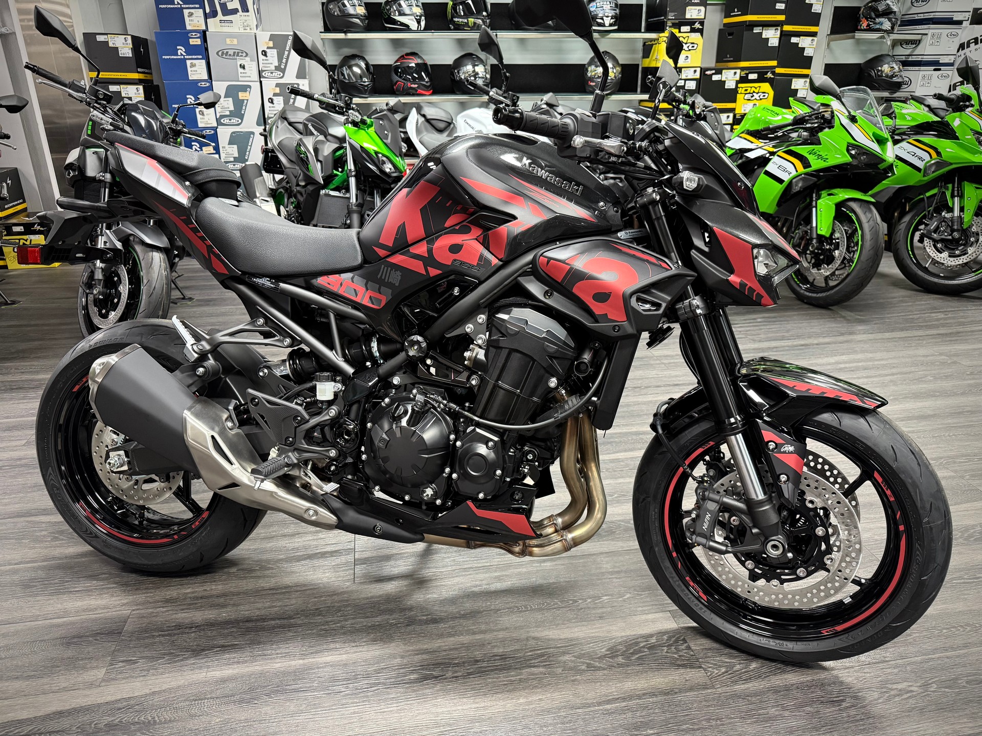 KAWASAKI Z 900 (35kW) Special Red Edition-image-6