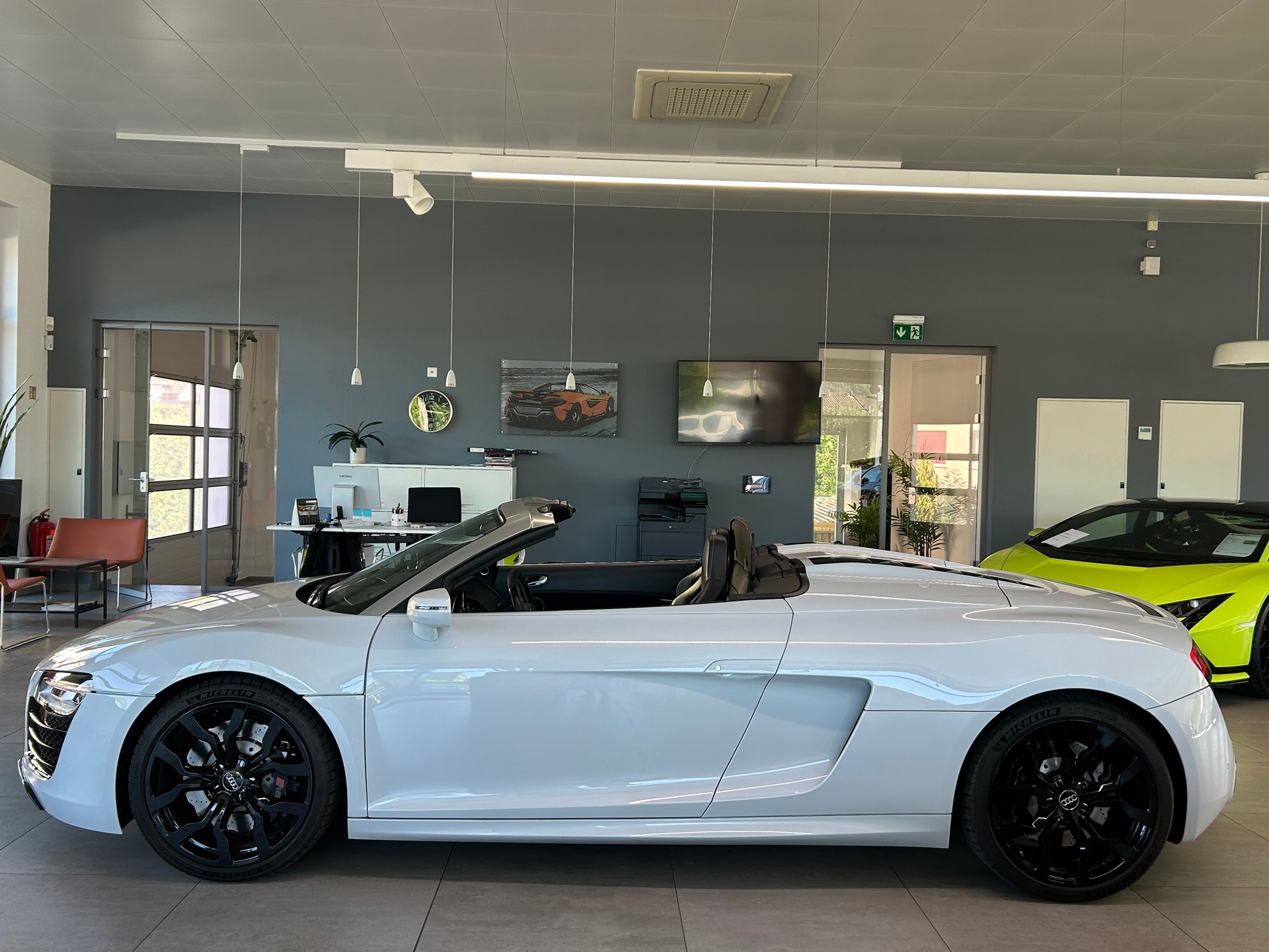 AUDI R8 Spyder 5.2 S-Tronic-showroom-element-3
