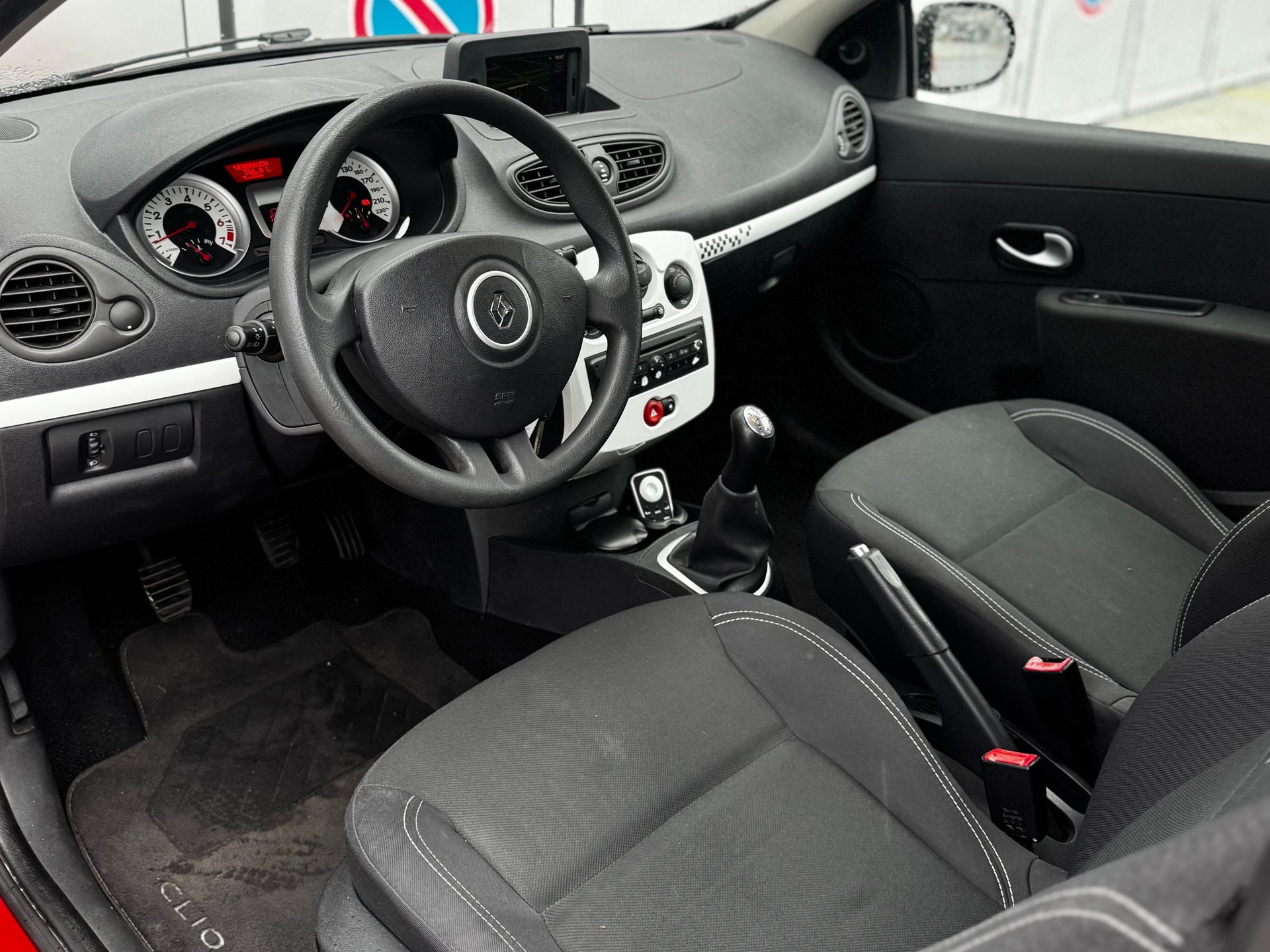 RENAULT Clio 1.2 16V Turbo Night&Day-image-7