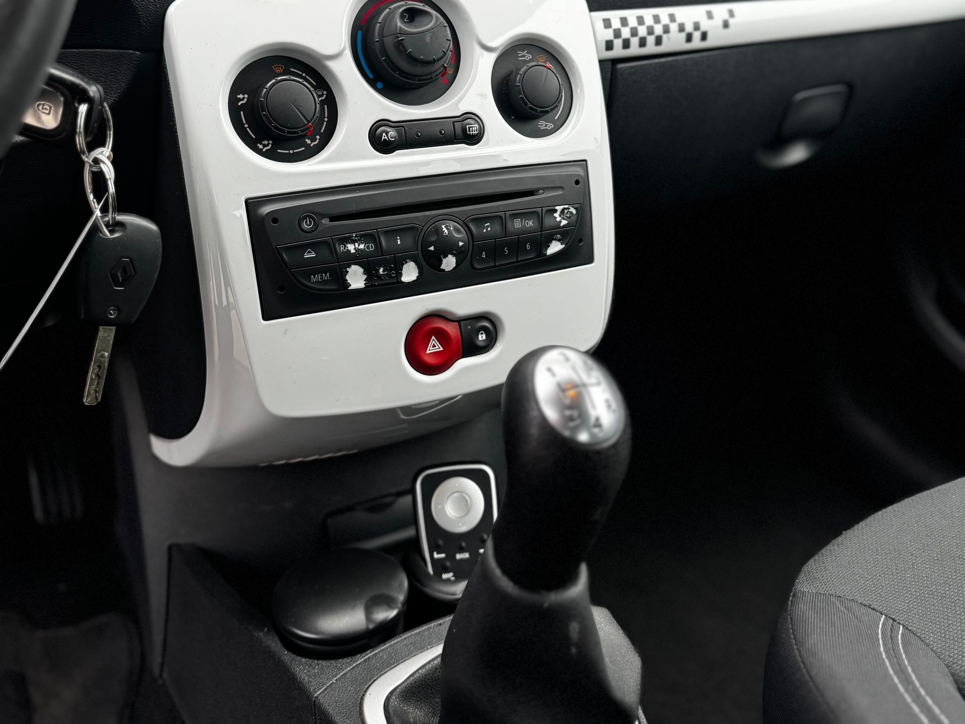 RENAULT Clio 1.2 16V Turbo Night&Day-image-10