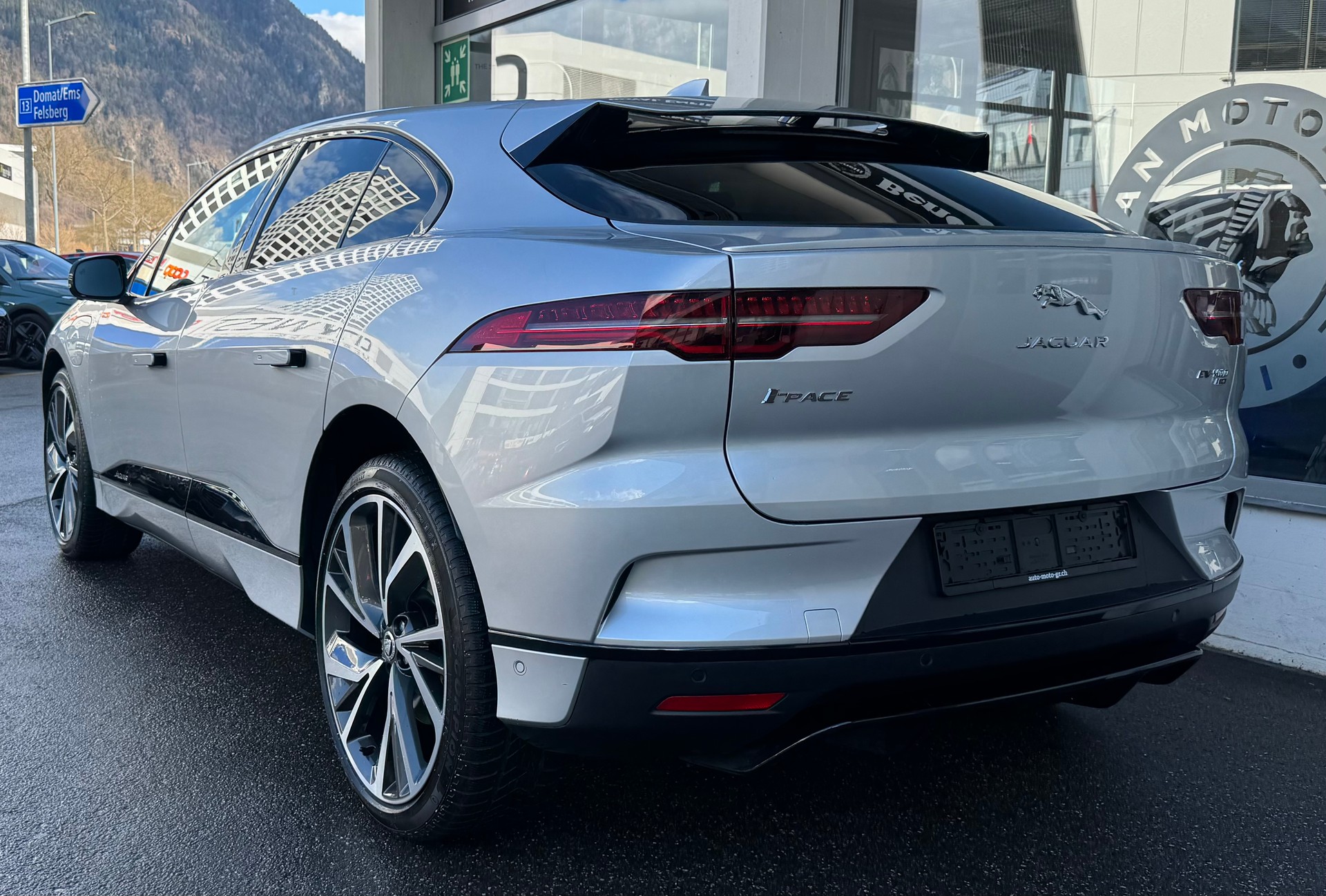 JAGUAR I-Pace EV400 SE AWD-showroom-element-3