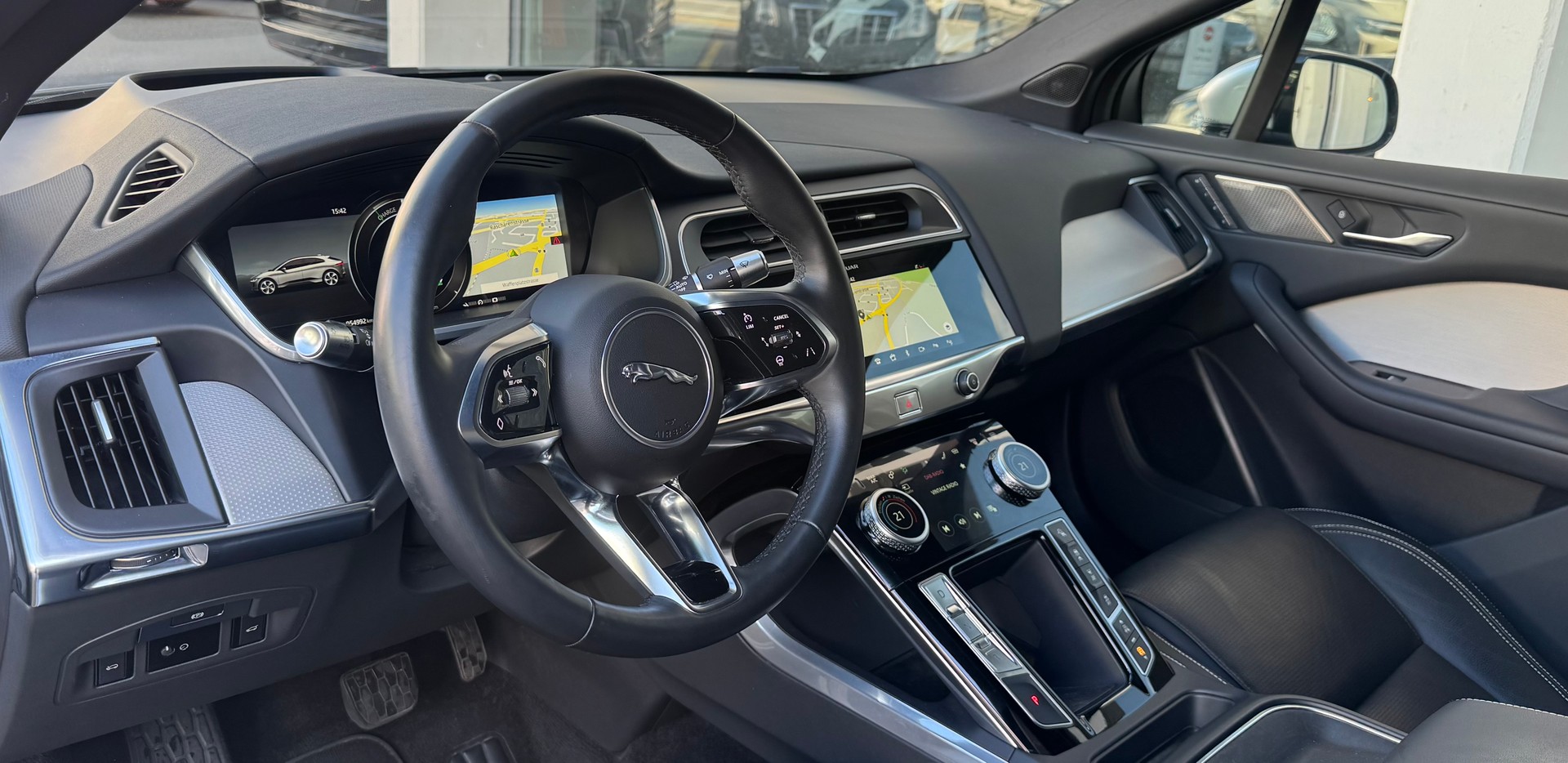 JAGUAR I-Pace EV400 SE AWD-image-6