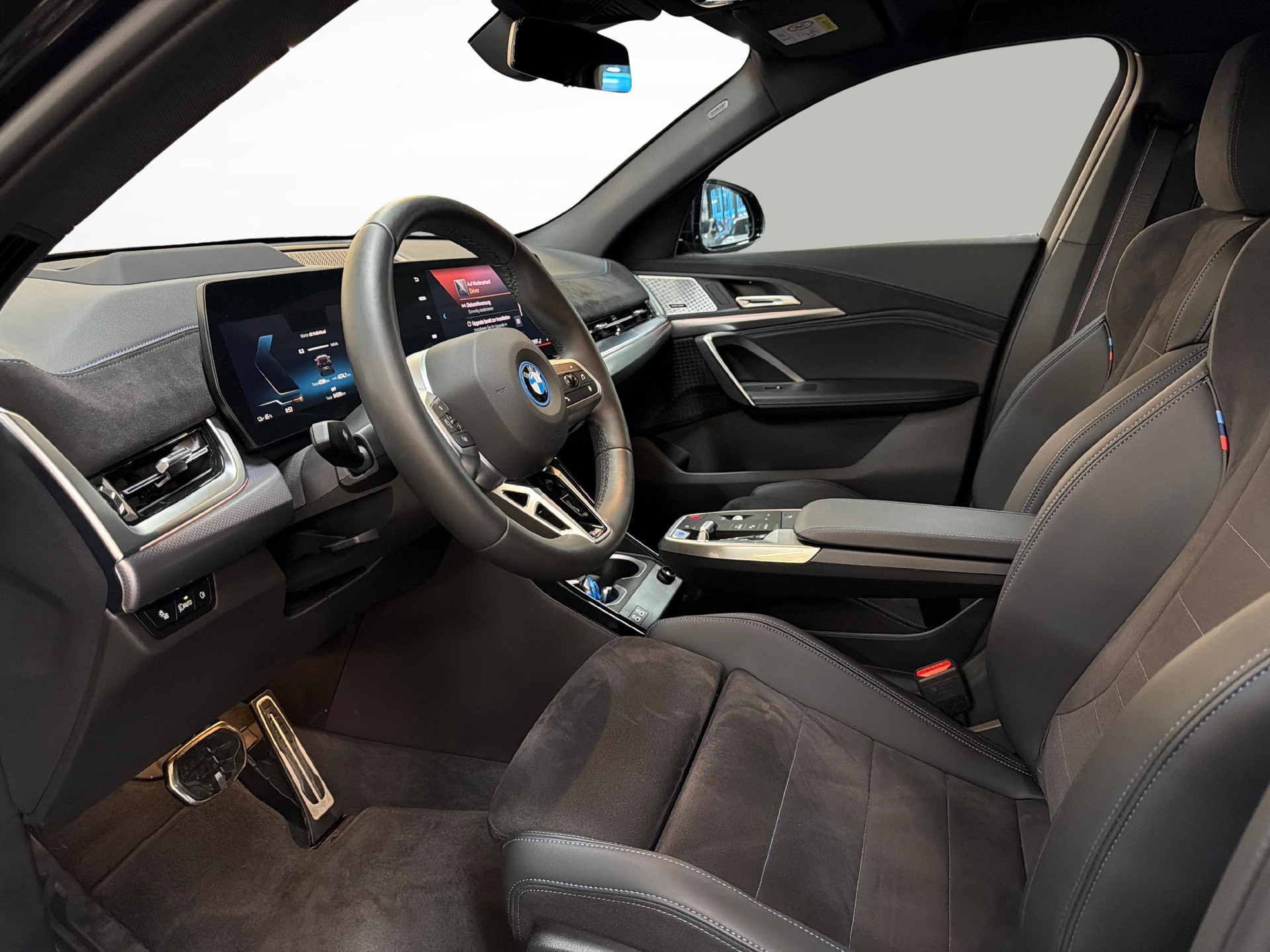 BMW iX2 30 xDrive30-image-9