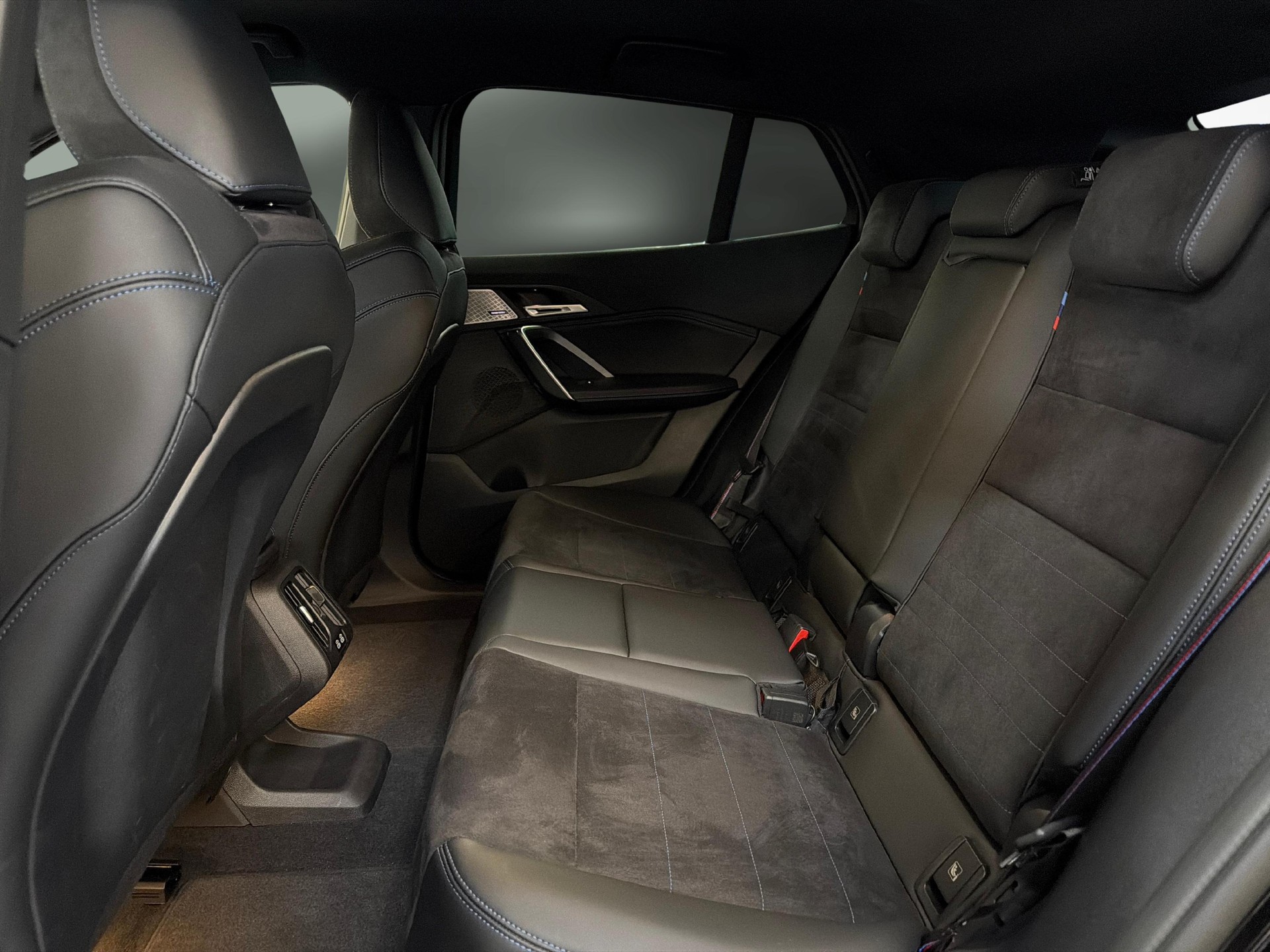 BMW iX2 30 xDrive30-image-16