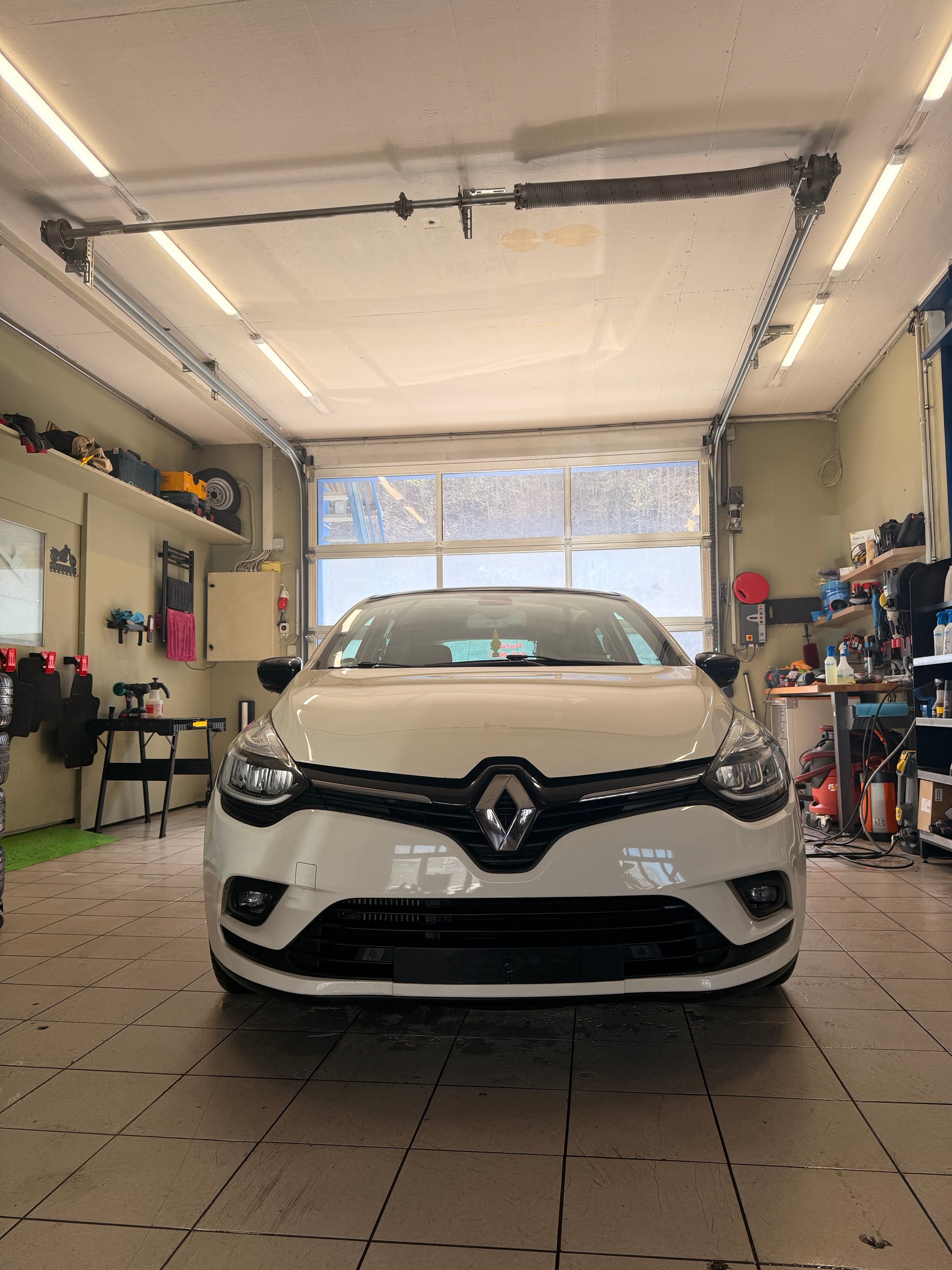 RENAULT Clio 1.2 16V T Initiale Paris EDC