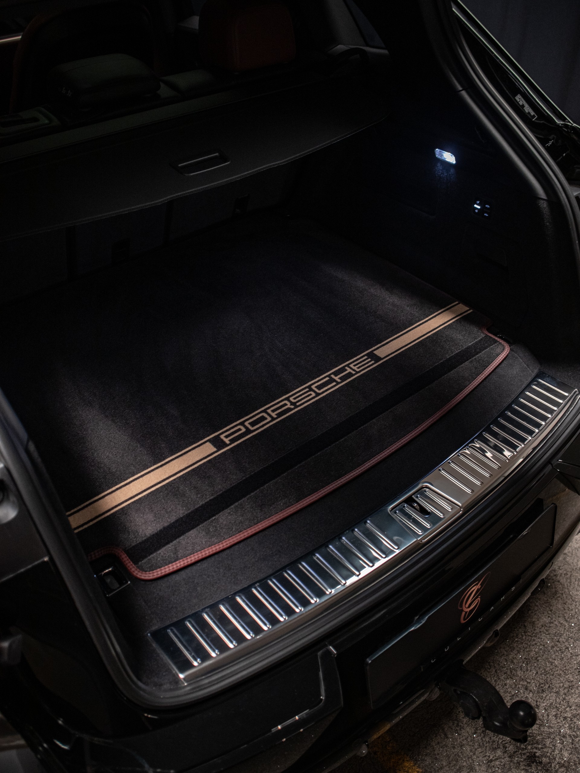 PORSCHE Cayenne S E-Hybrid Tiptronic-image-24