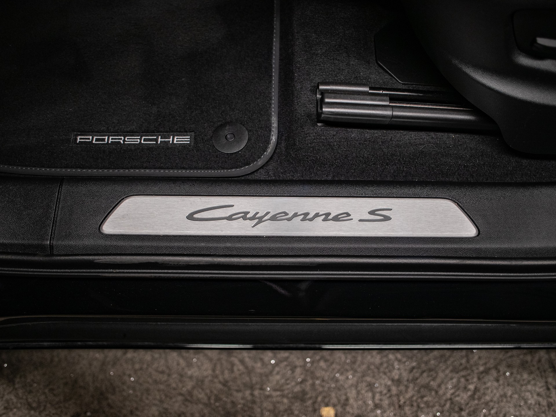 PORSCHE Cayenne S E-Hybrid Tiptronic-image-10
