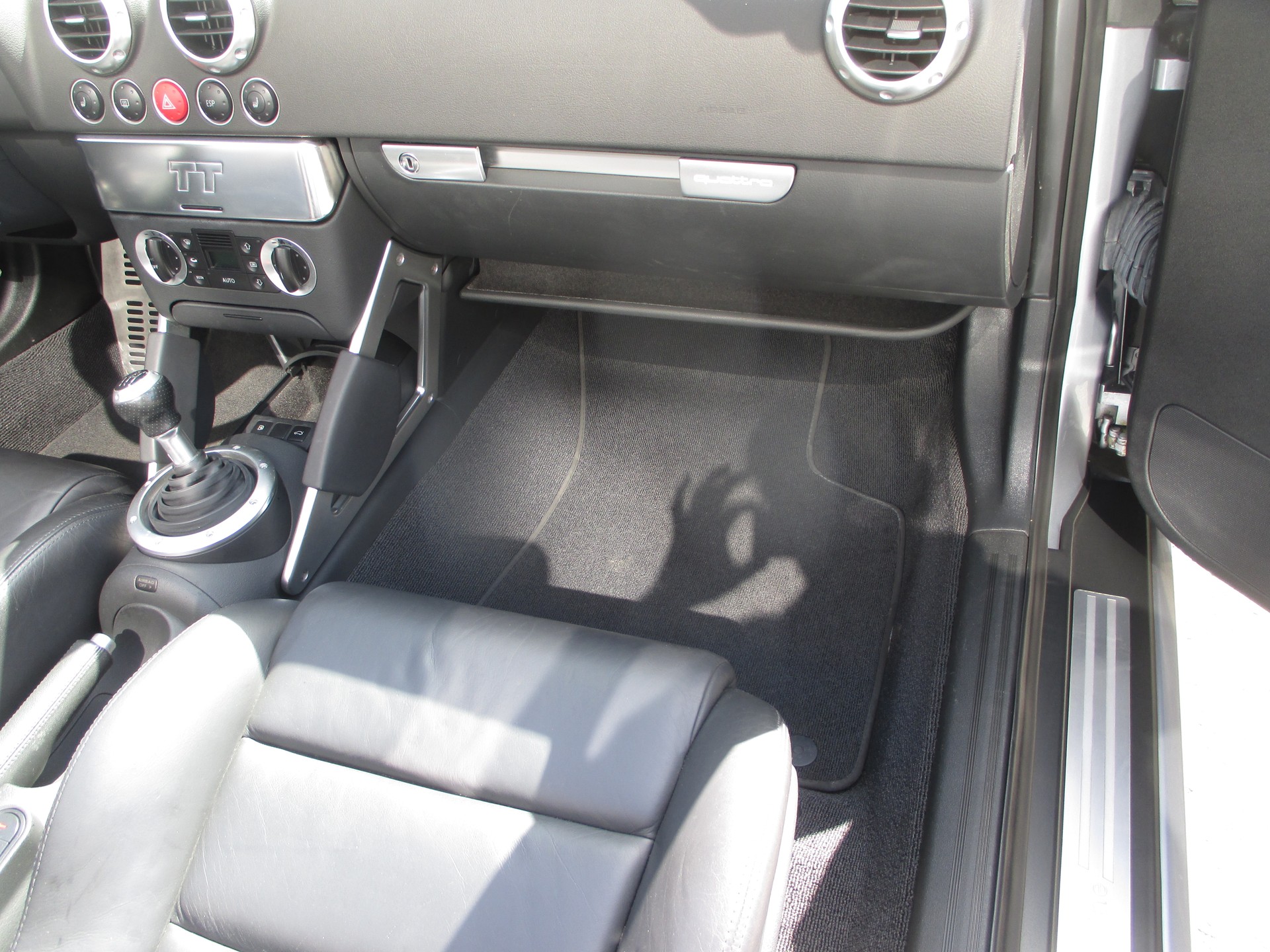 AUDI TT Roadster 1.8 T quattro-image-15