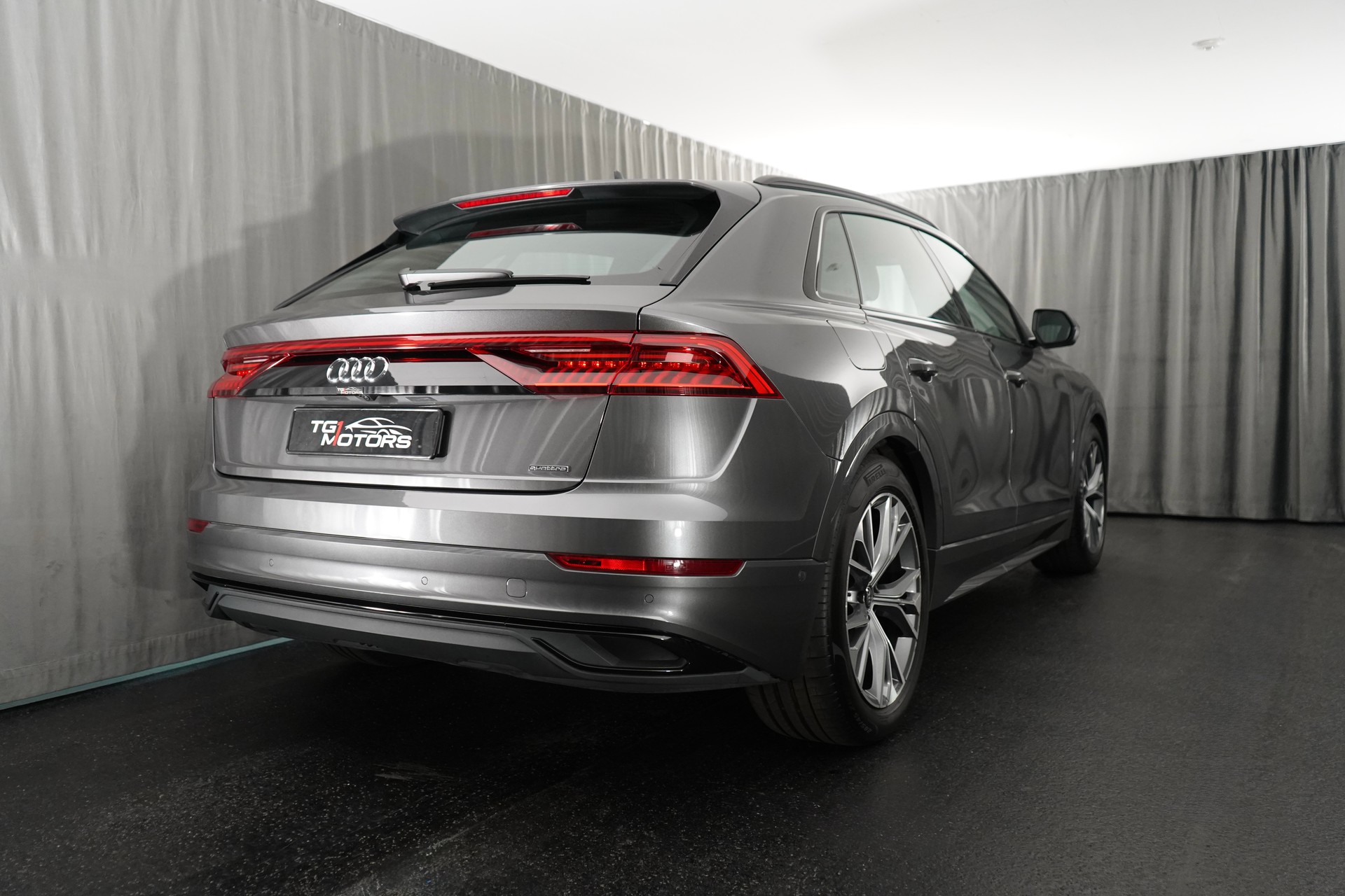 AUDI Q8 55 TFSI e quattro PHEV tiptronic-image-2
