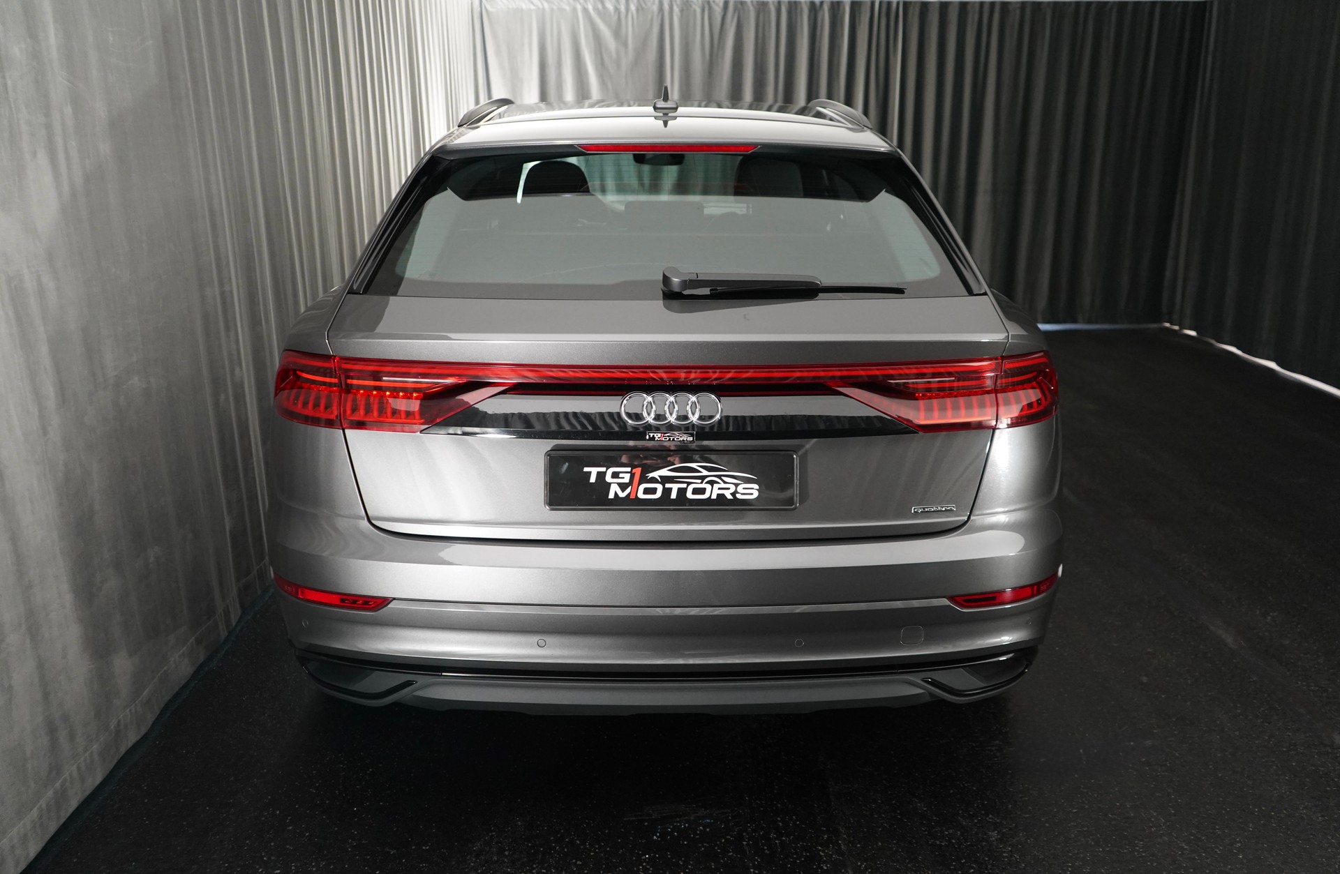 AUDI Q8 55 TFSI e quattro PHEV tiptronic-image-3