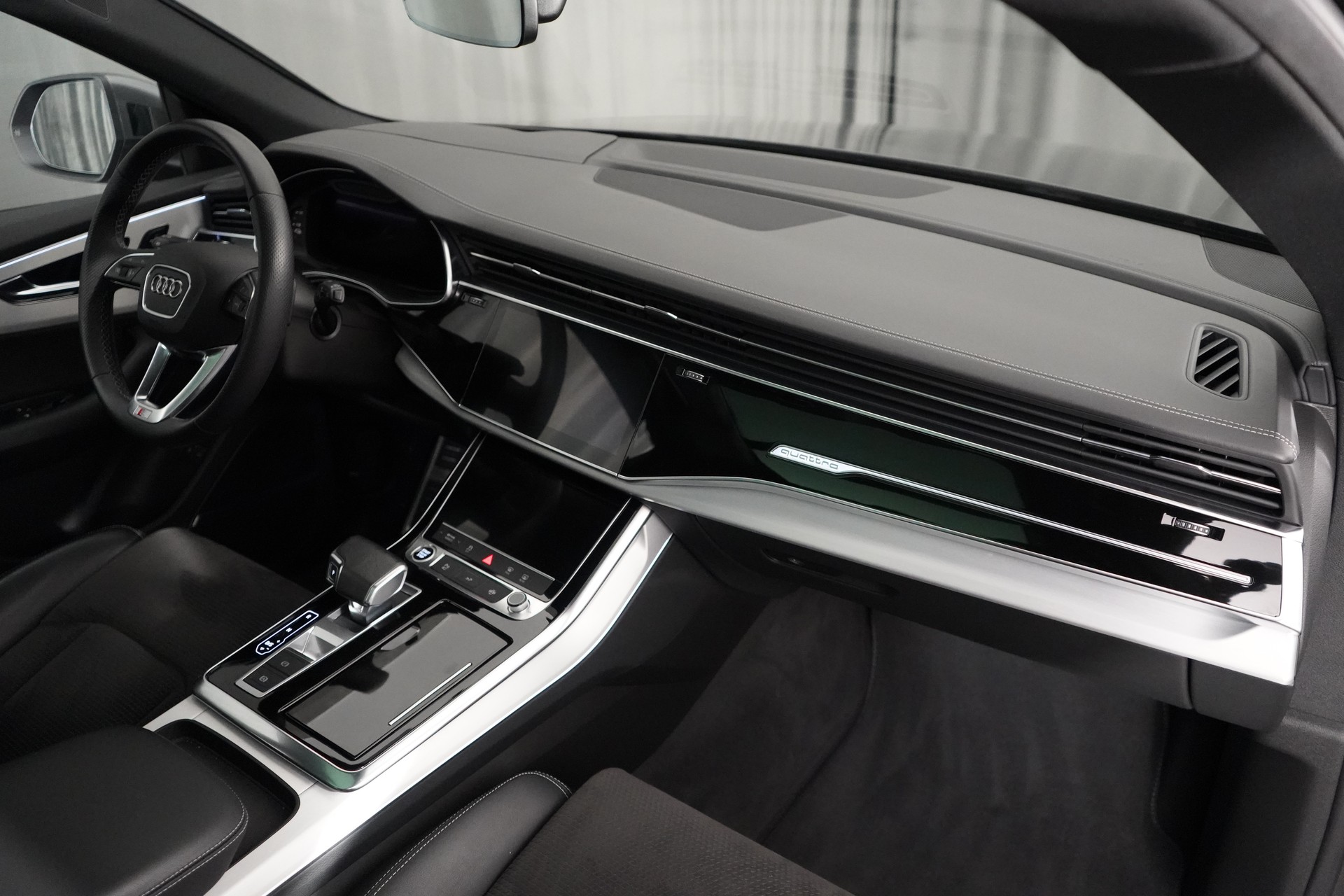 AUDI Q8 55 TFSI e quattro PHEV tiptronic-image-6