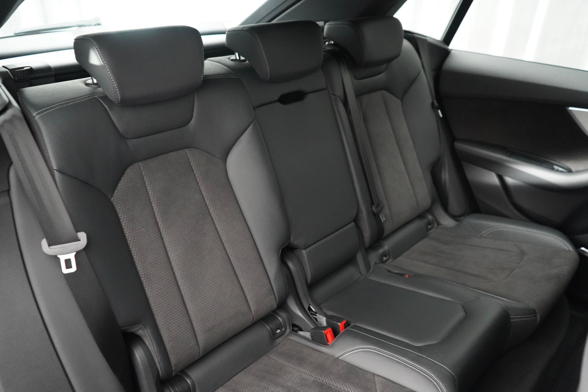 AUDI Q8 55 TFSI e quattro PHEV tiptronic-image-8