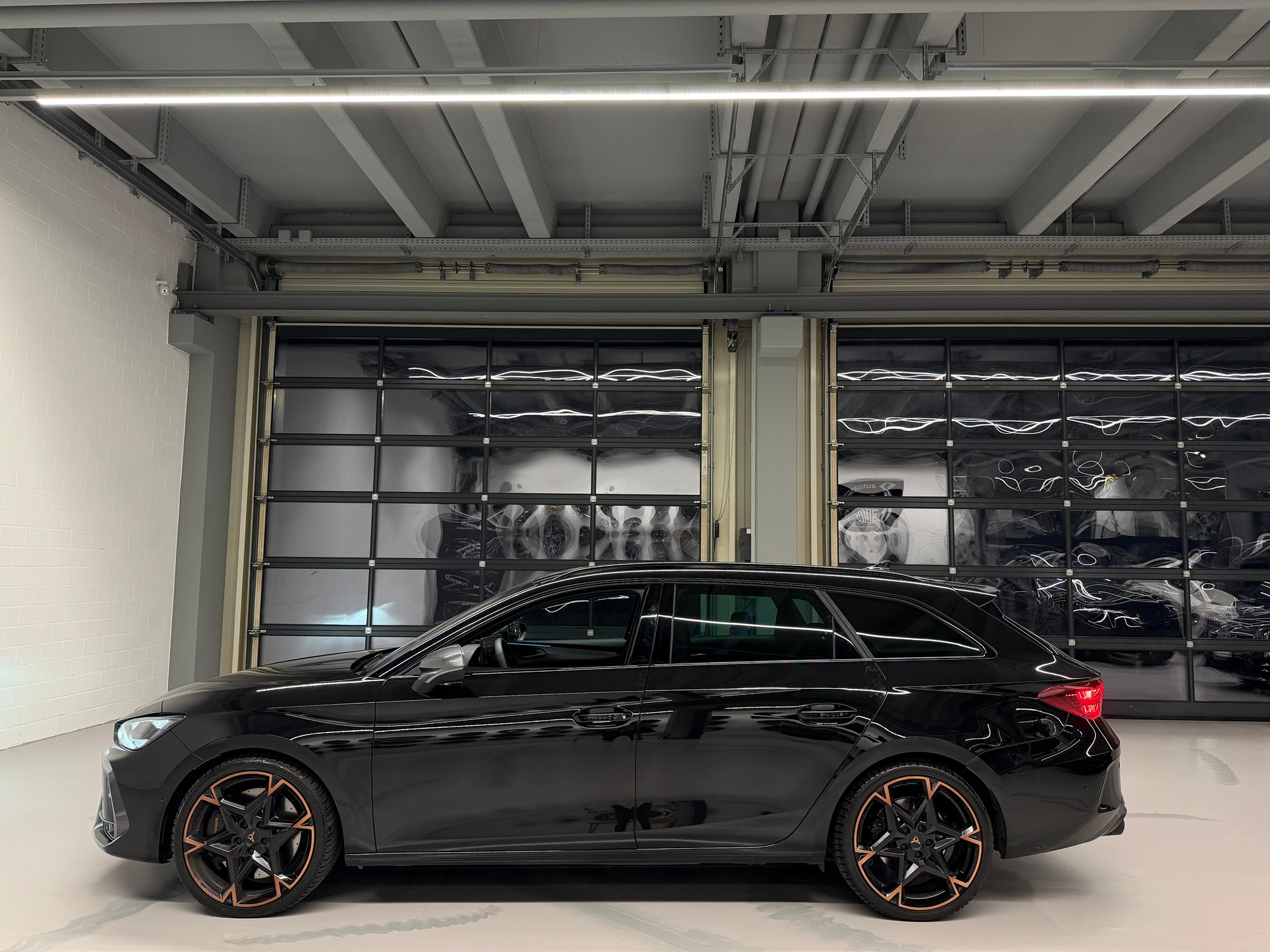 CUPRA Leon ST 2.0 TSI 333 VZ 4Drive DSG *Werksgarantie bis 12.2028*Matrix LED*Rückfahrkamera*Schalensitze*-image-13