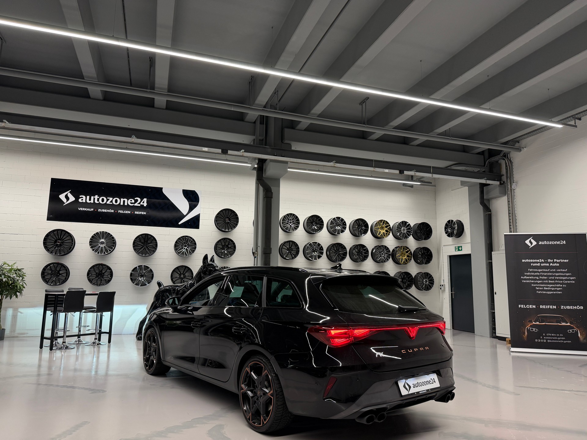 CUPRA Leon ST 2.0 TSI 333 VZ 4Drive DSG *Werksgarantie bis 12.2028*Matrix LED*Rückfahrkamera*Schalensitze*-showroom-element-1