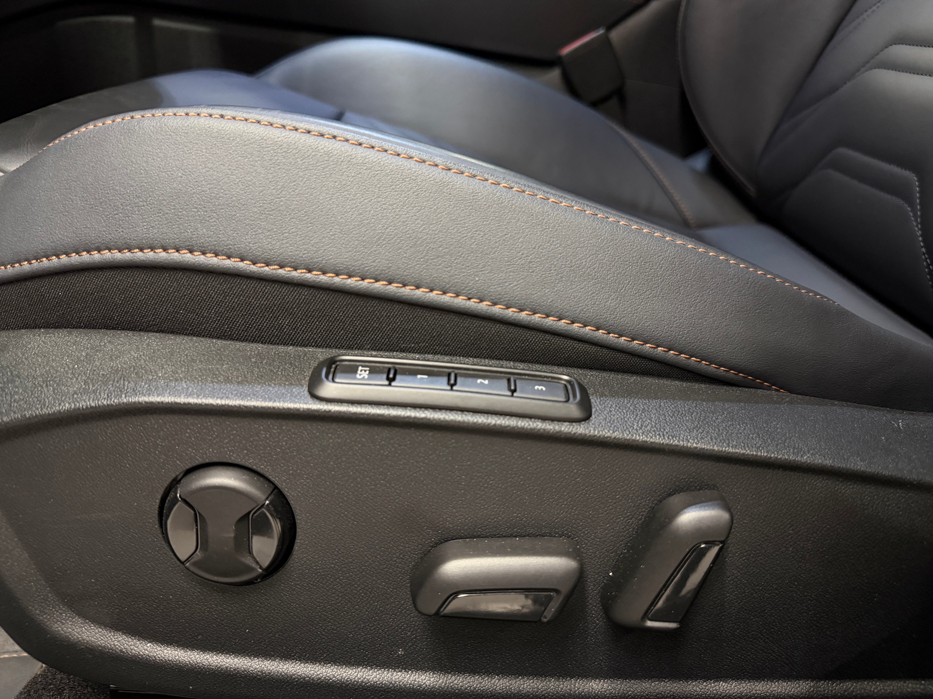 CUPRA Leon ST 2.0 TSI 333 VZ 4Drive DSG *Werksgarantie bis 12.2028*Matrix LED*Rückfahrkamera*Schalensitze*-image-23