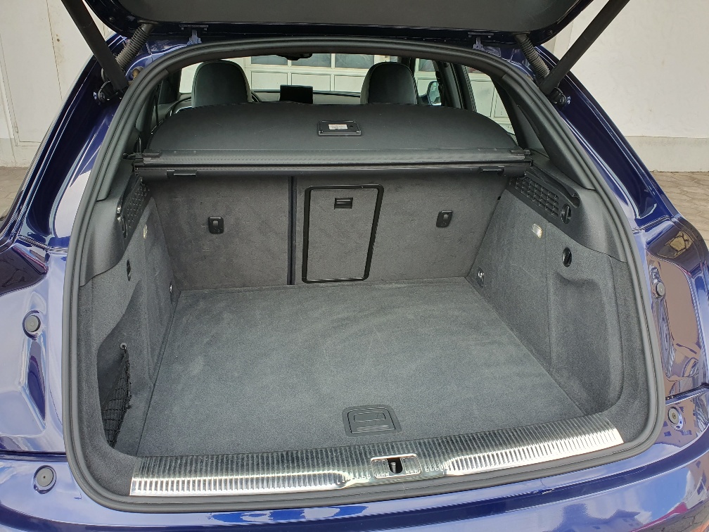 AUDI Q3 2.0 TDI Quattro S-Tronic-image-4