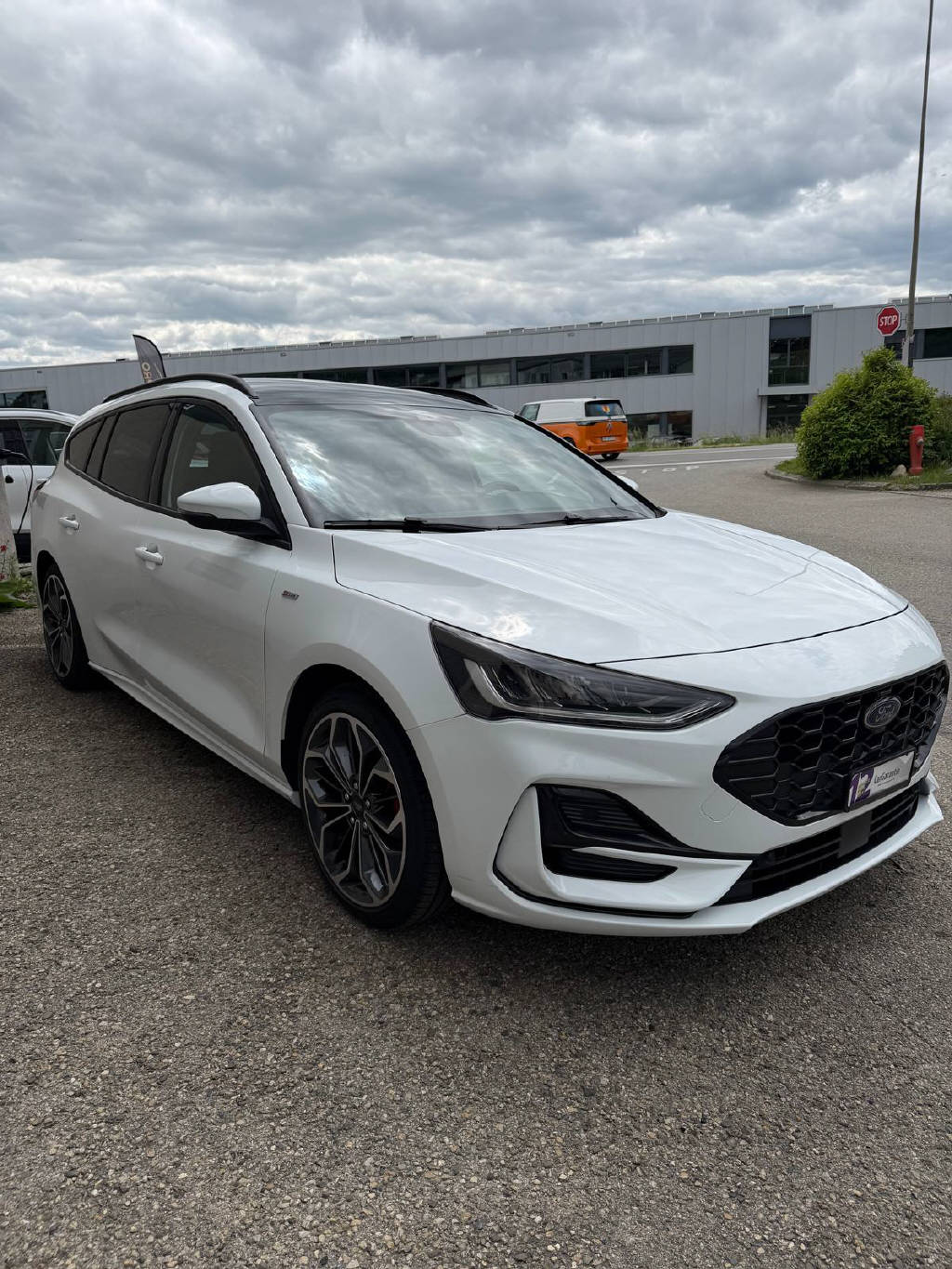 FORD Focus Station Wagon 1.0i EcoB Hybrid 125 ST-Line X-image-2