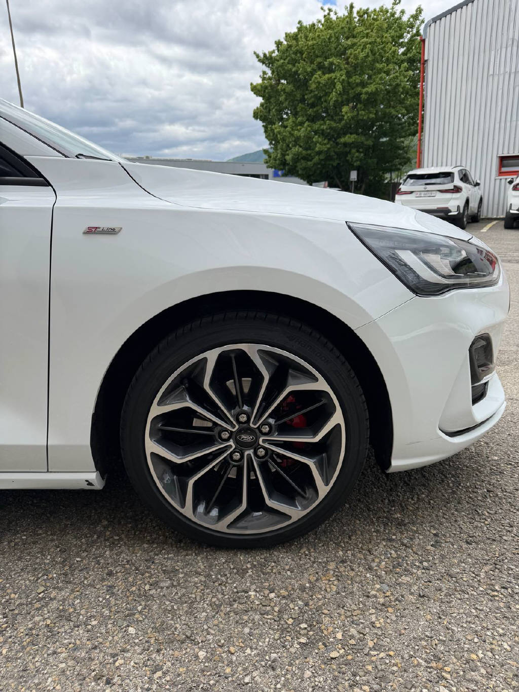 FORD Focus Station Wagon 1.0i EcoB Hybrid 125 ST-Line X-image-3