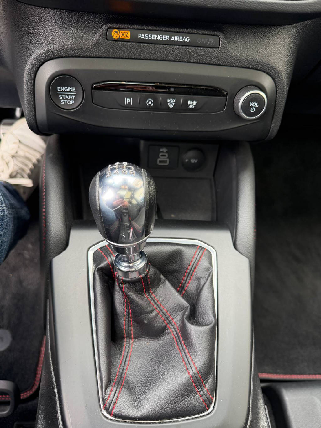 FORD Focus Station Wagon 1.0i EcoB Hybrid 125 ST-Line X-image-11