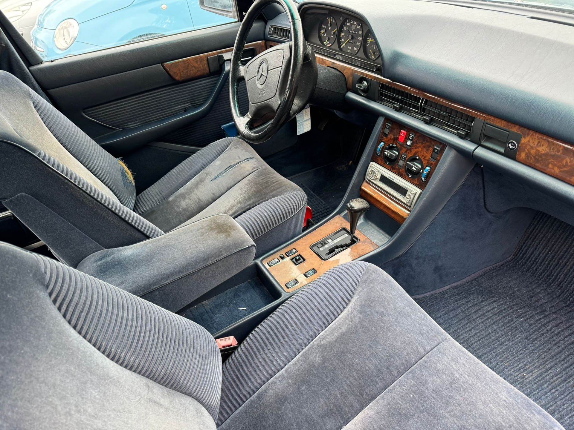 MERCEDES-BENZ 300 SE-image-10