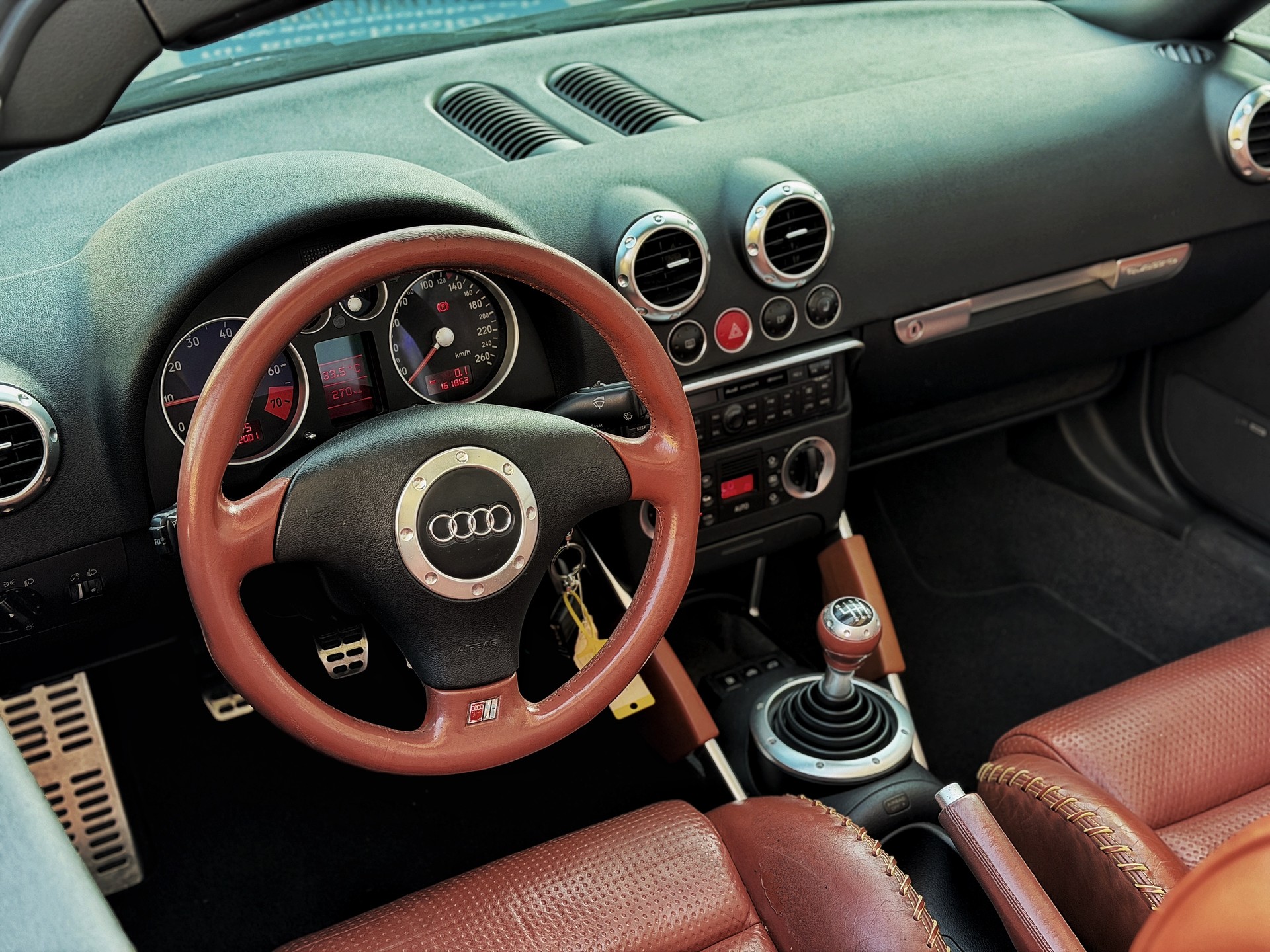AUDI TT Roadster 1.8 T quattro-image-10