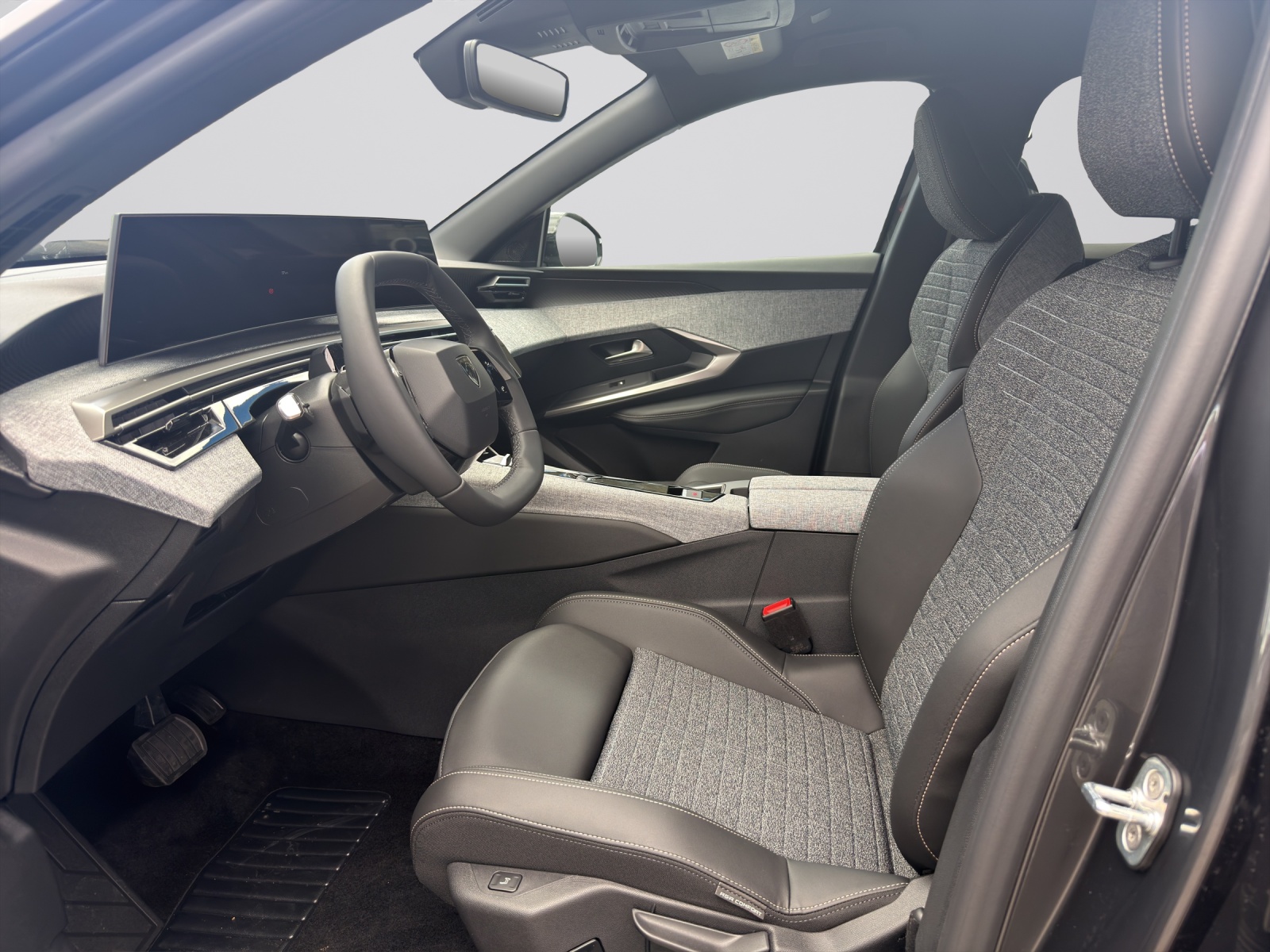 PEUGEOT 3008 NEW 73kWh Allure P AWD-image-4