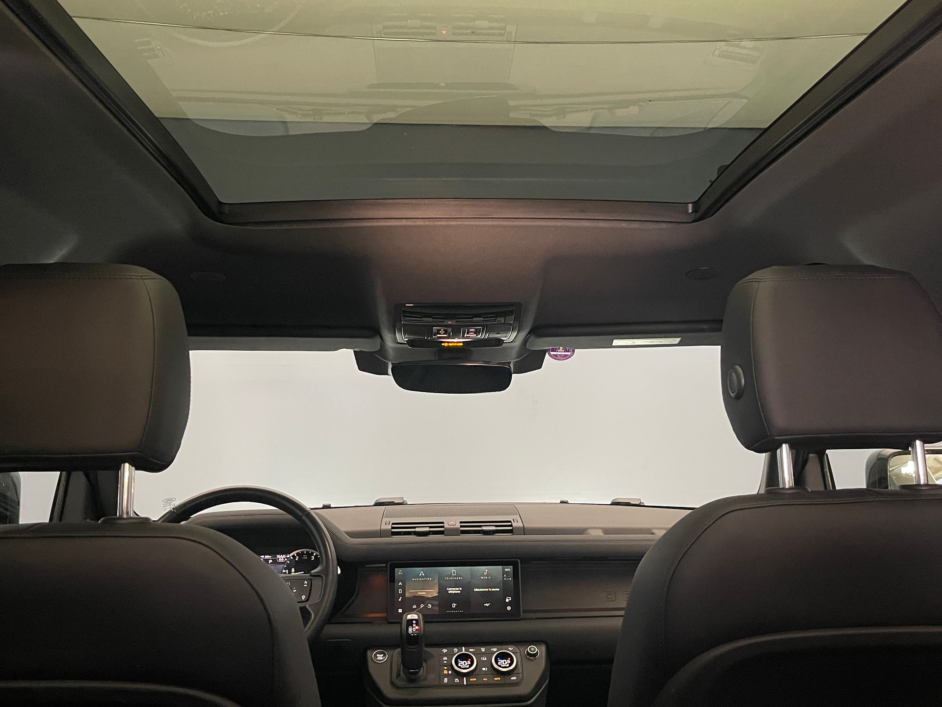 LAND ROVER Defender 110 3.0 D I6 300 X-Dynamic SE-image-10