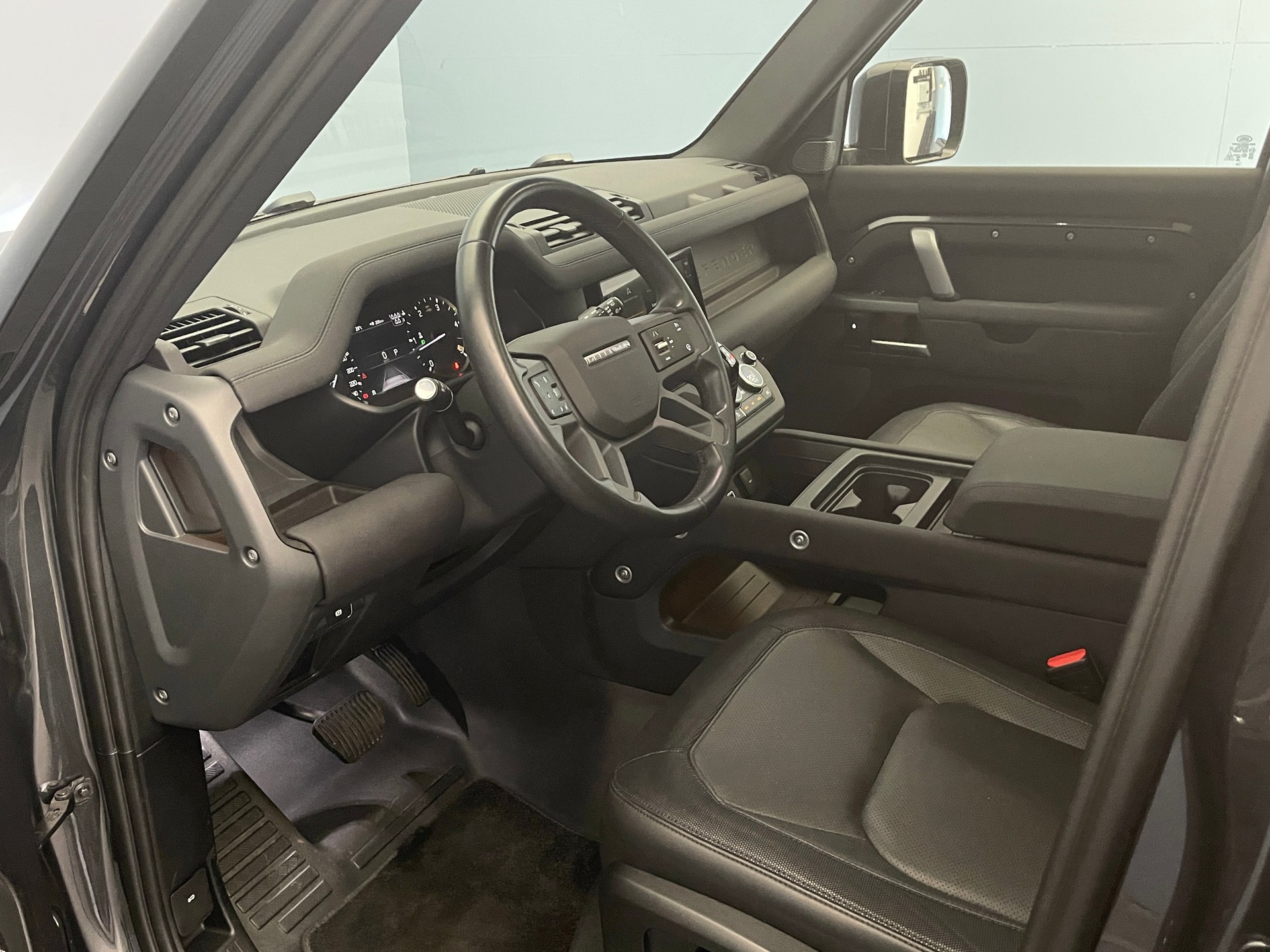 LAND ROVER Defender 110 3.0 D I6 300 X-Dynamic SE-image-6
