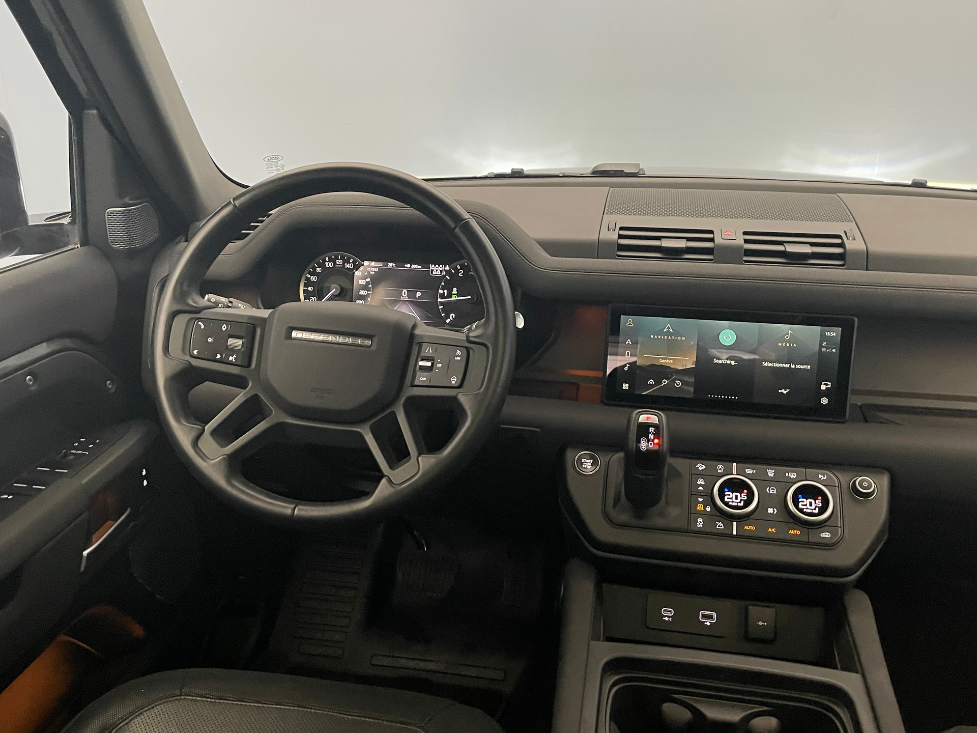 LAND ROVER Defender 110 3.0 D I6 300 X-Dynamic SE-image-7
