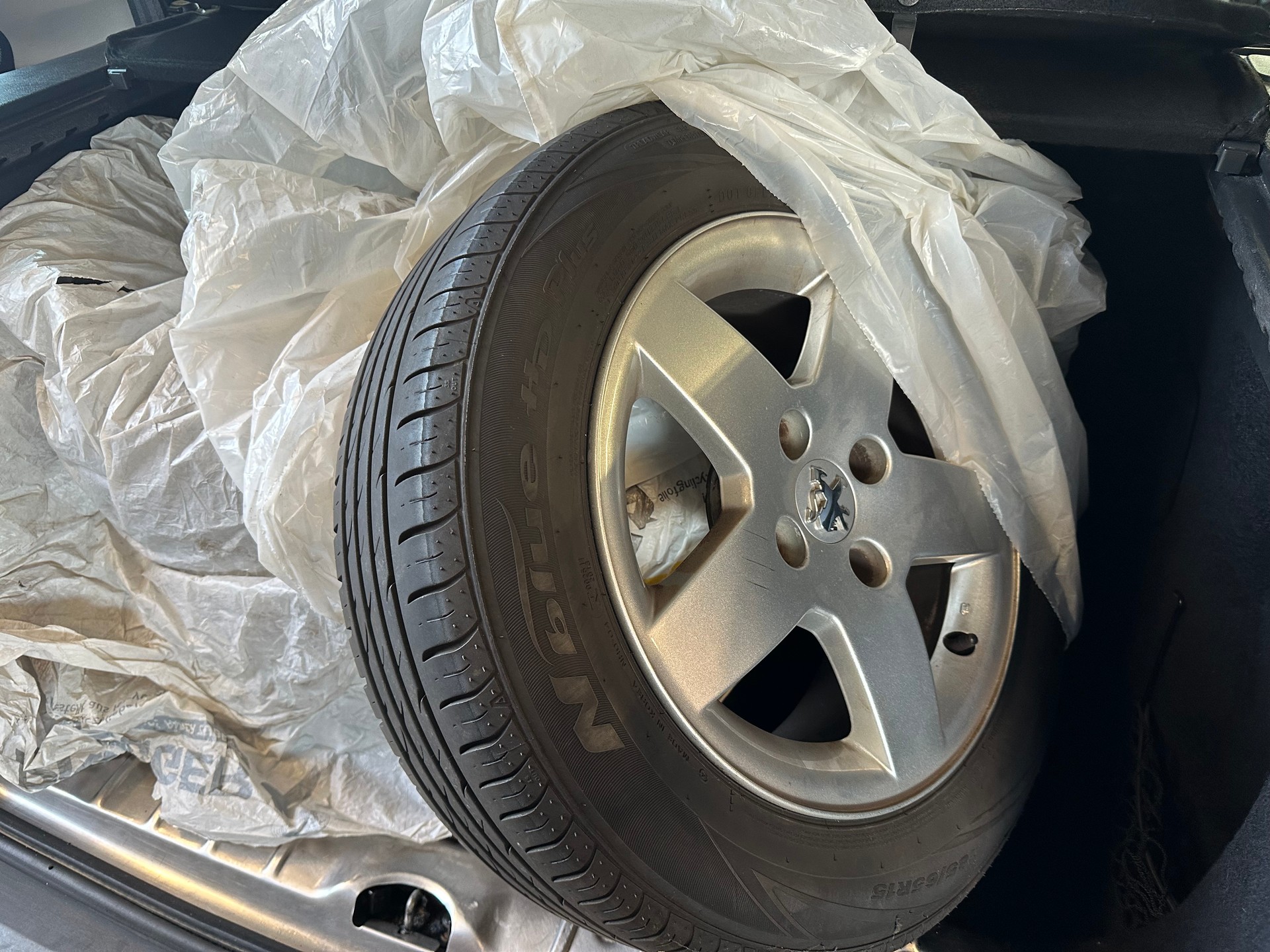 PEUGEOT 207 SW 1.4 16V Millesim 200-image-14